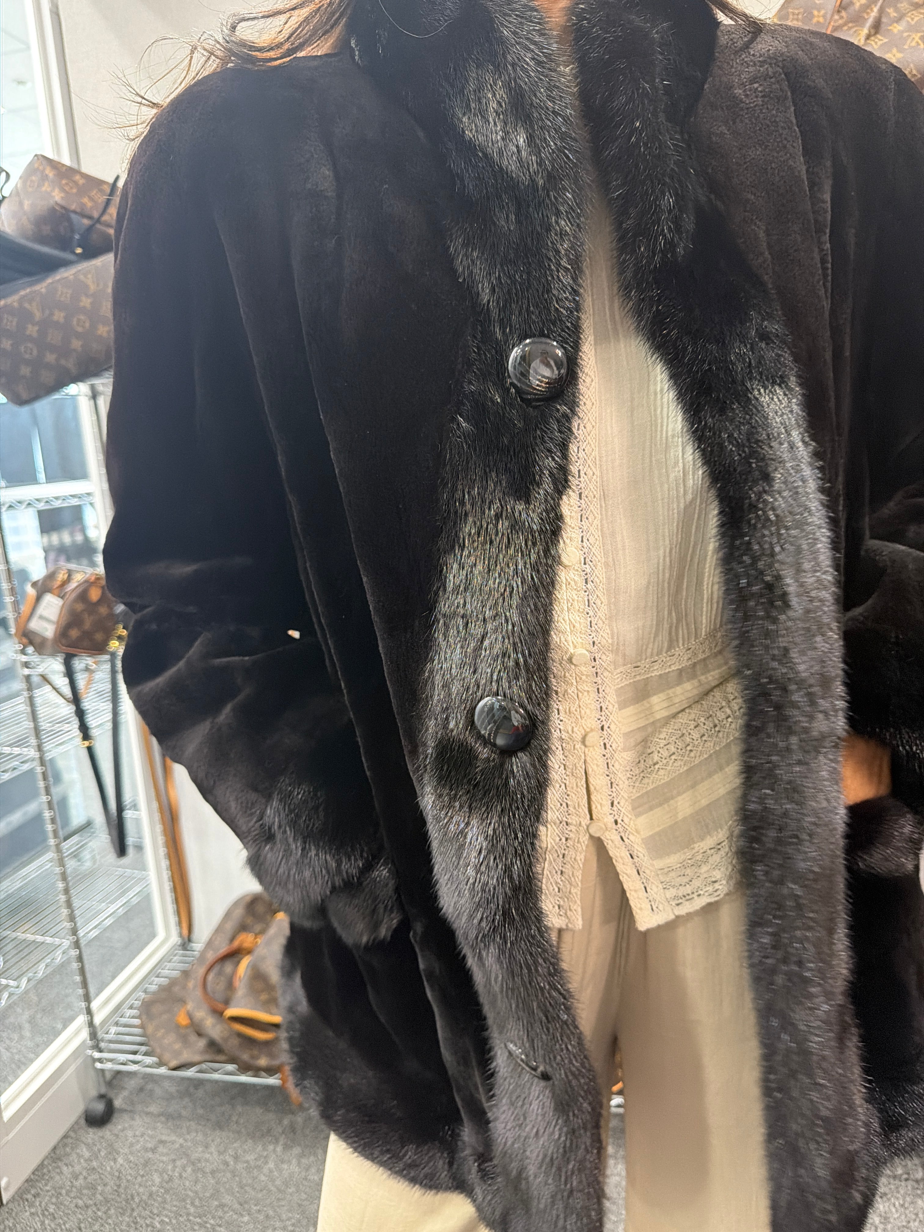 9926062400255 black  fur coat  AKC0662