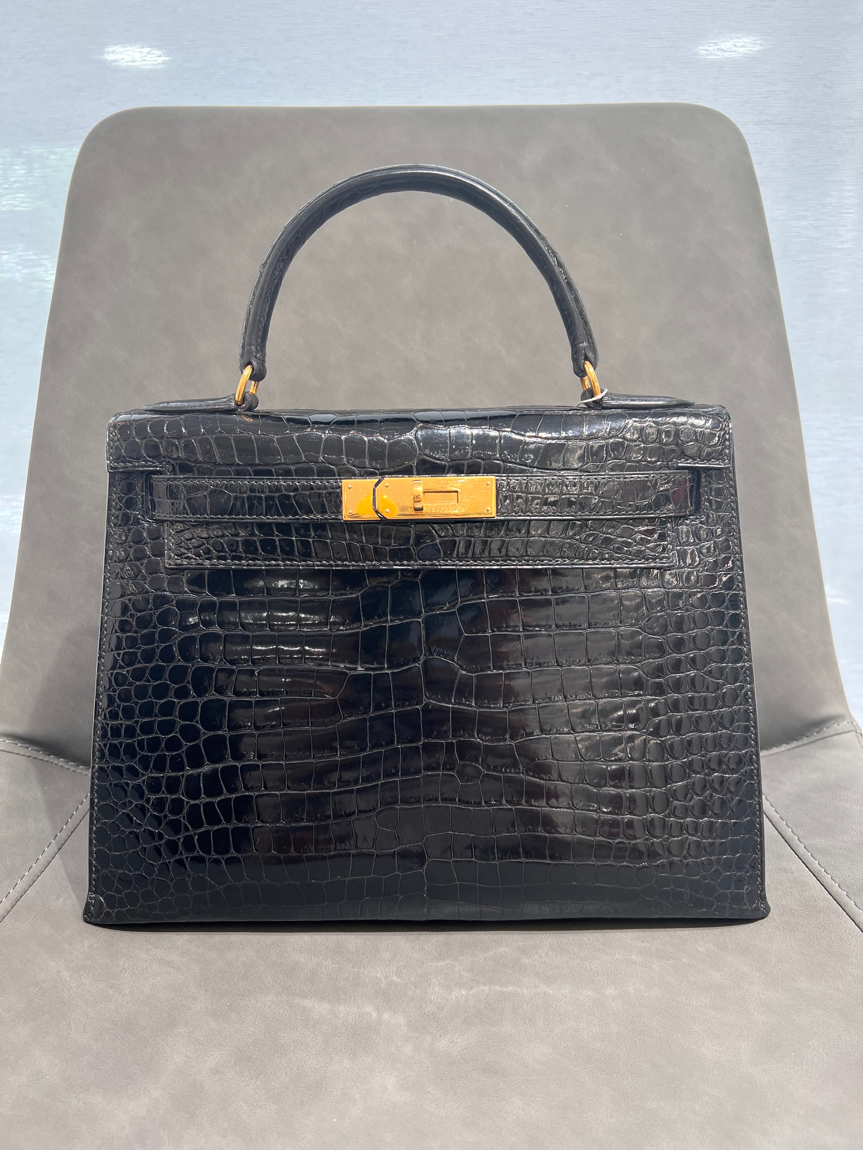 Hermes Vintage Kelly 28 Sellier Black Shiny Porosus GHW #V Circle (Y1992) SCKH4103