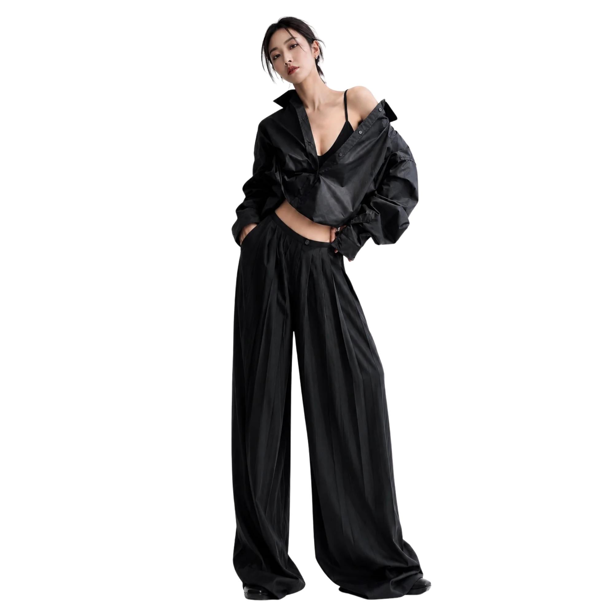 FRONT-PLEATED TROUSERS (بنطلون)“MONOLITH”