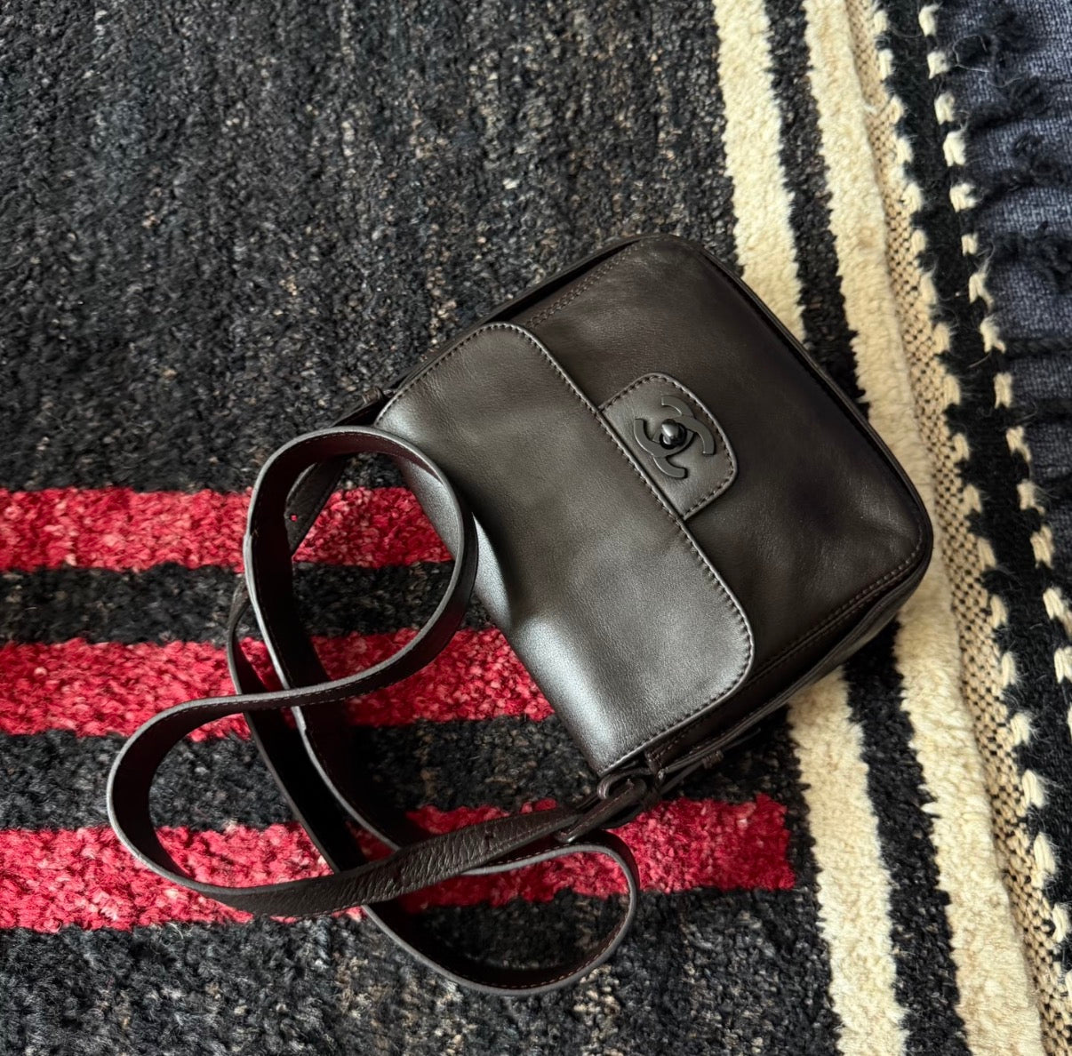 CHANEL VINTAGE SO BLACK CROSS BODY AVCB1065