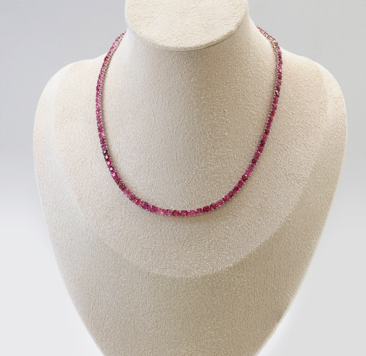 SEN BY SANDY HOT PINK 15.15CT 17" WG AVCHK378