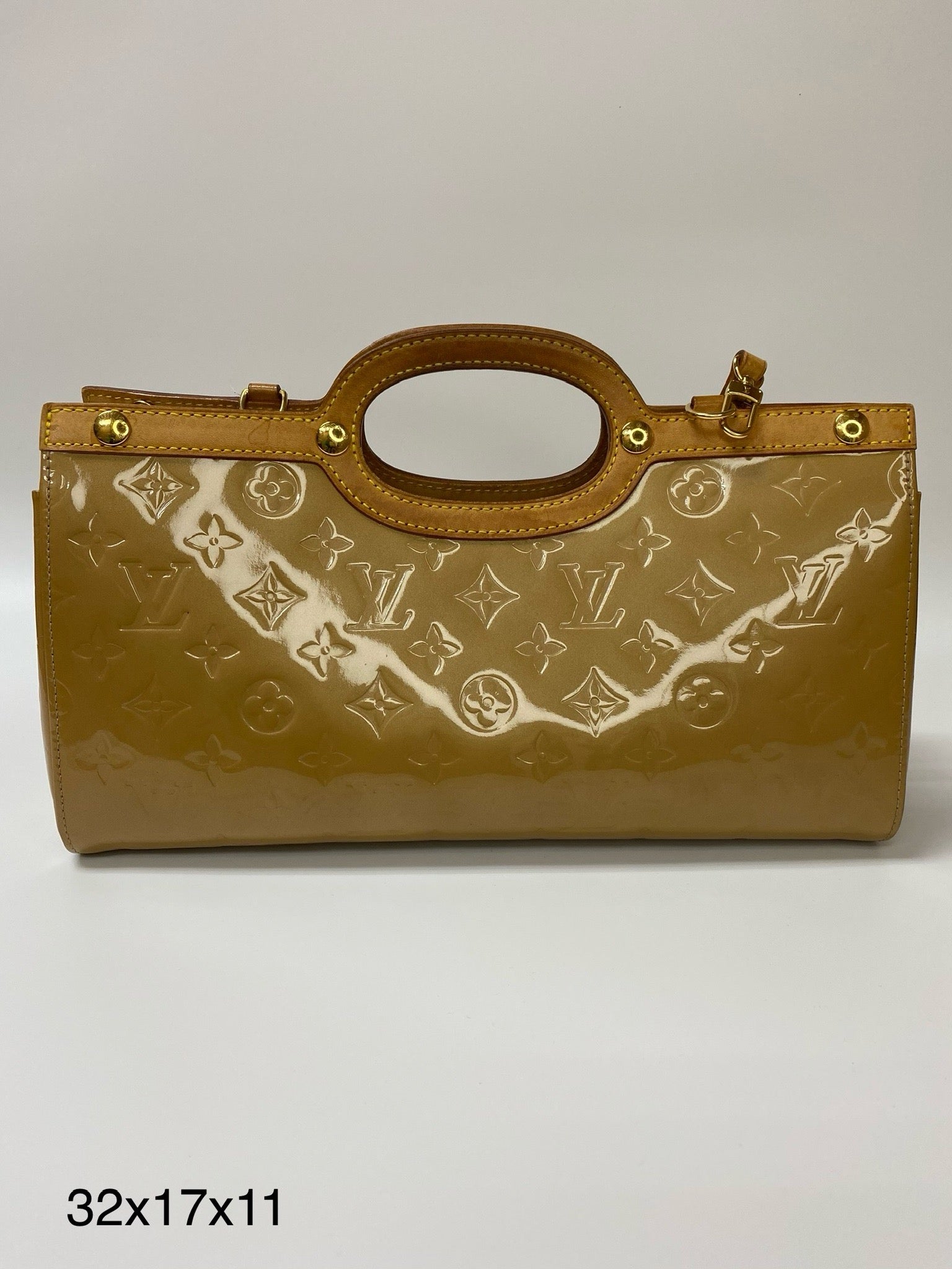 Louis Vuitton Vernis patent leather handbag detail