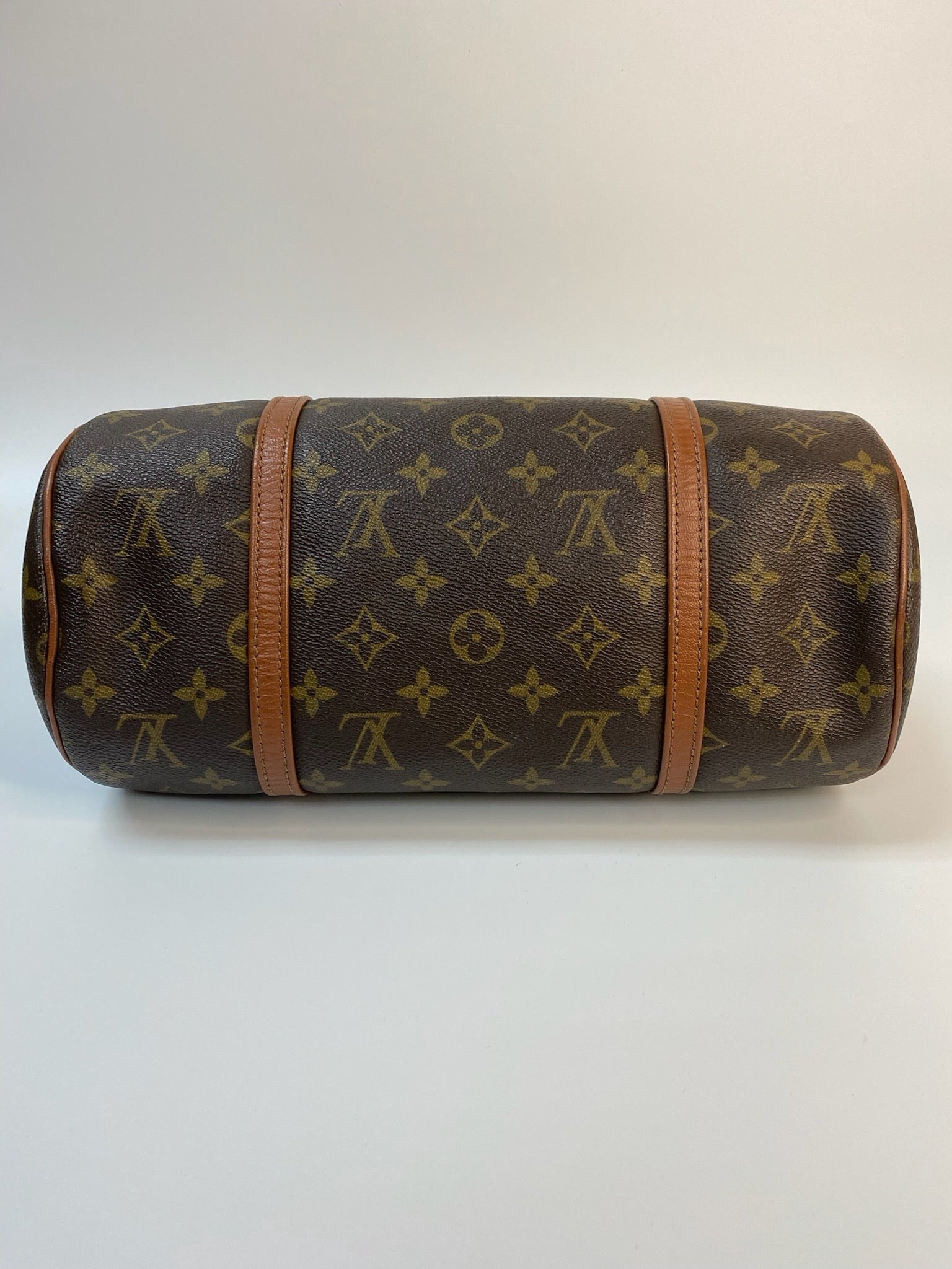 Louis Vuitton Papillon 26 monogram canvas handbag detail