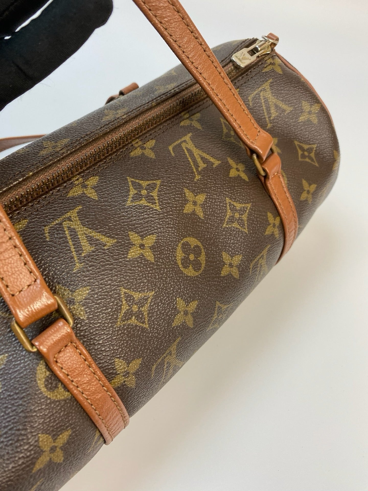 Louis Vuitton Papillon 26 monogram canvas handbag detail