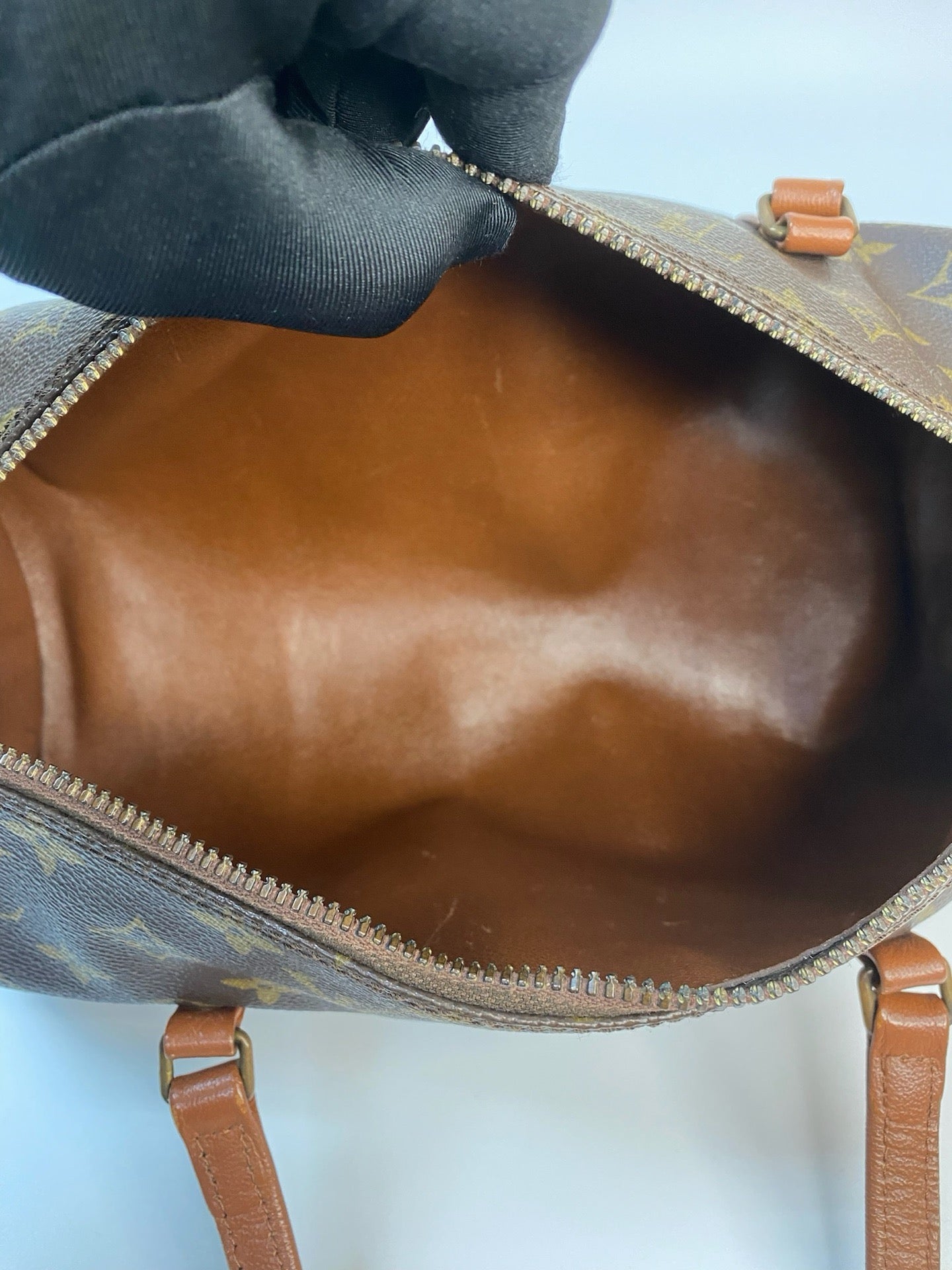 Louis Vuitton Papillon 26 monogram canvas handbag detail