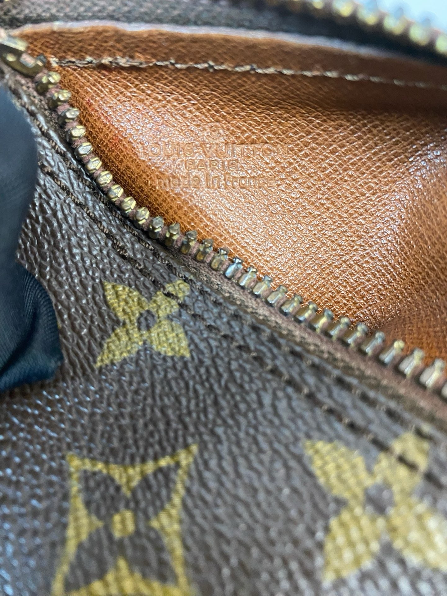 Louis Vuitton Papillon 26 monogram canvas handbag detail