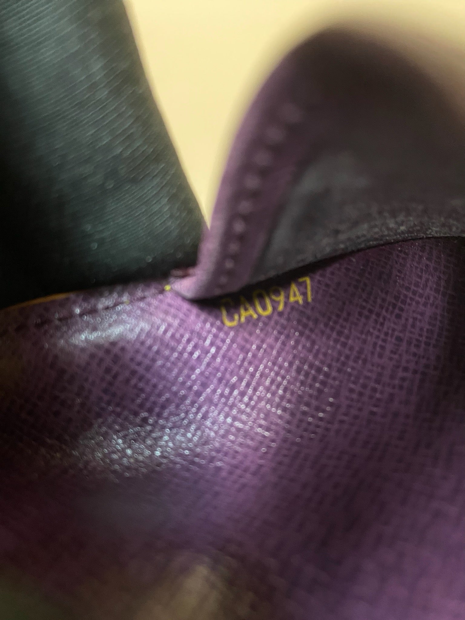 Louis Vuitton Epi six-ring agenda cover detail