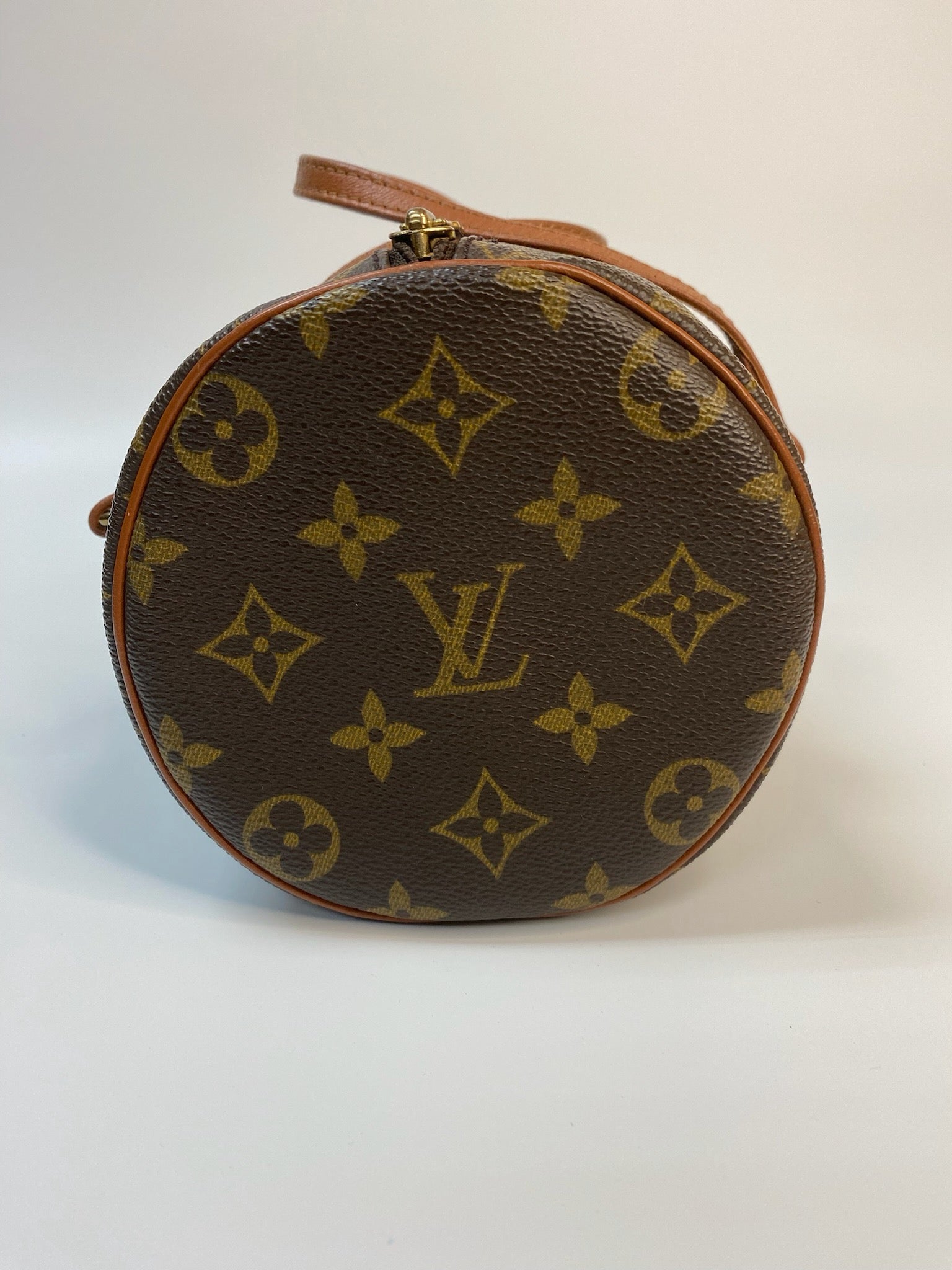 Louis Vuitton Papillon 26 handbag detail