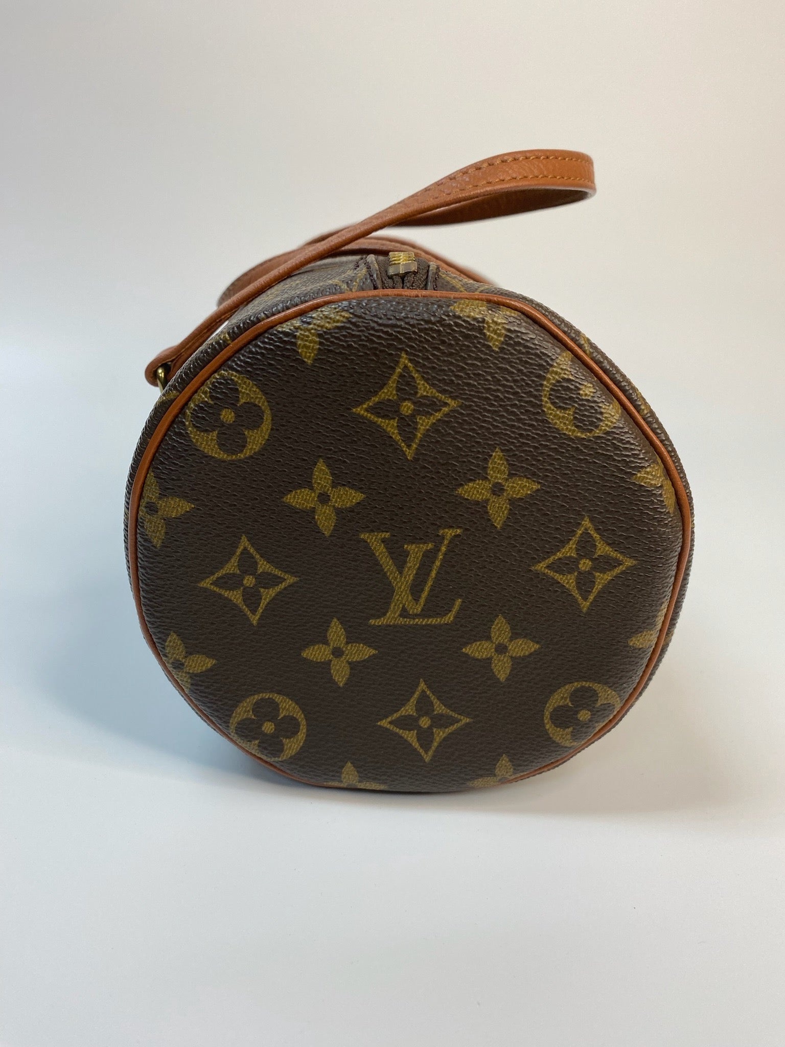 Louis Vuitton Papillon 26 handbag detail