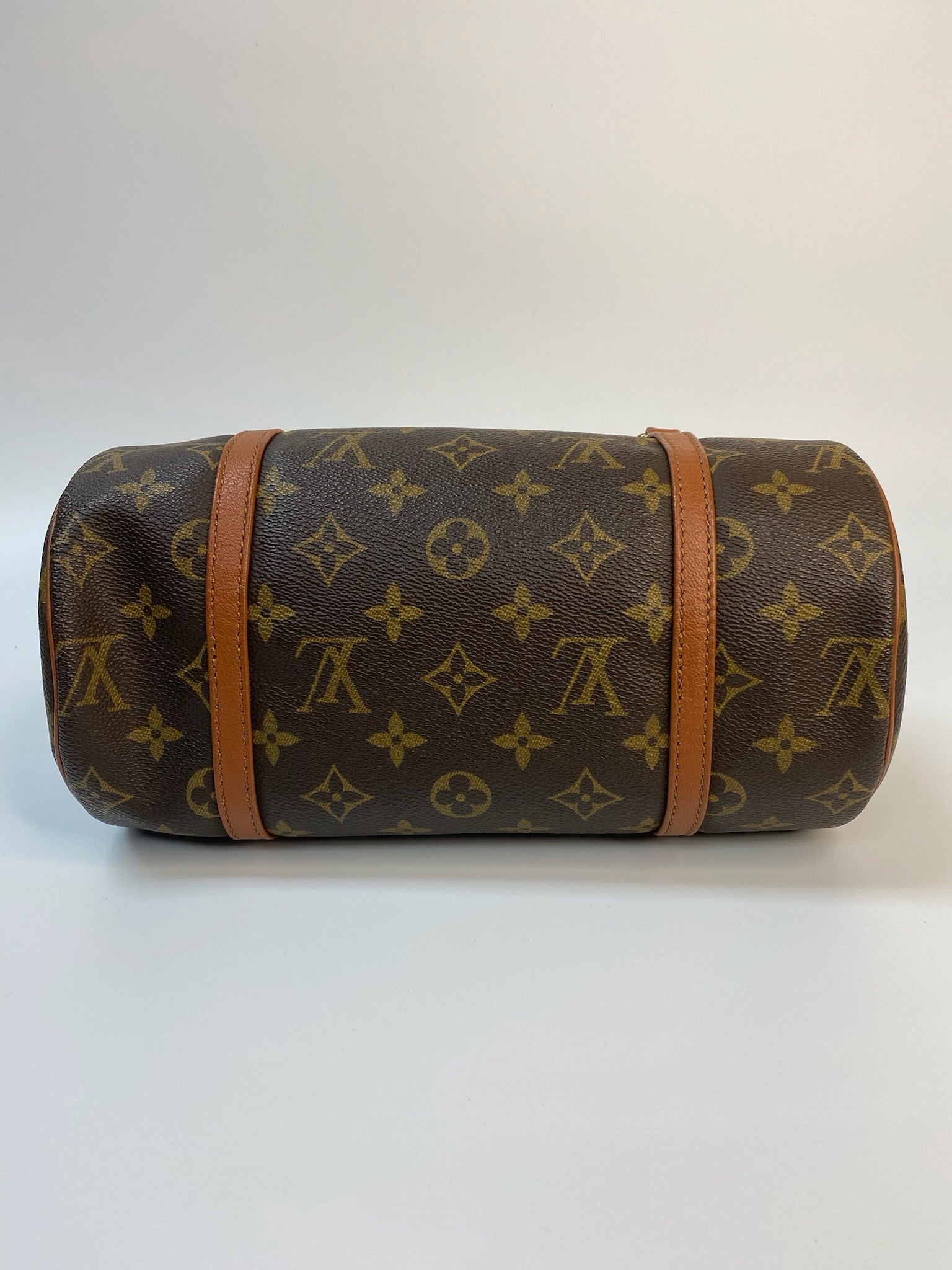 Louis Vuitton Papillon 26 handbag detail