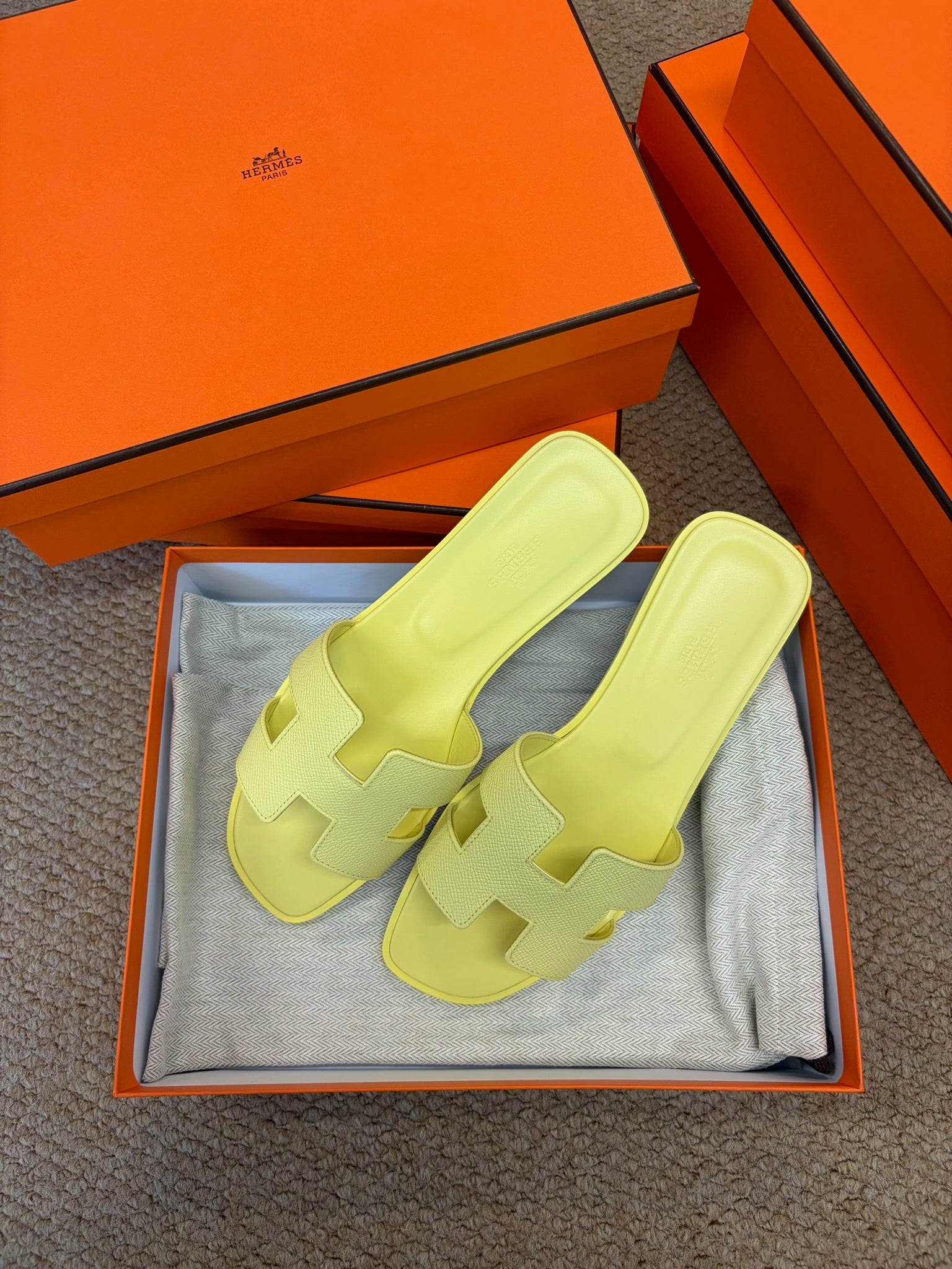 Hermes Oran sandal pale yellow size 39 main view