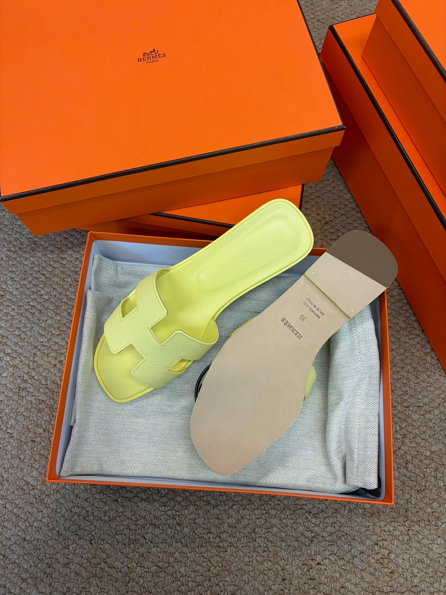 Hermes Oran sandal pale yellow size 39 sole size view