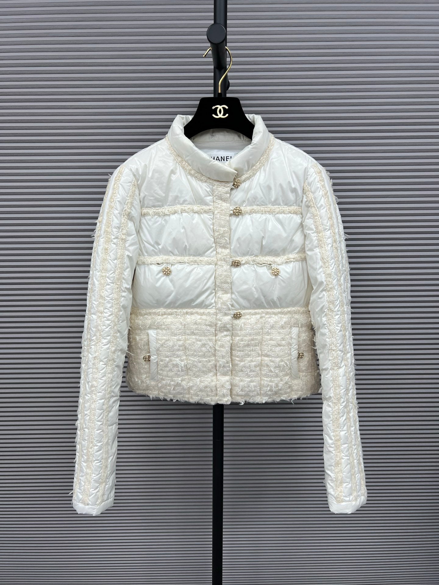 CHANEL CREAM PUFFER TWEED 38 FT102399