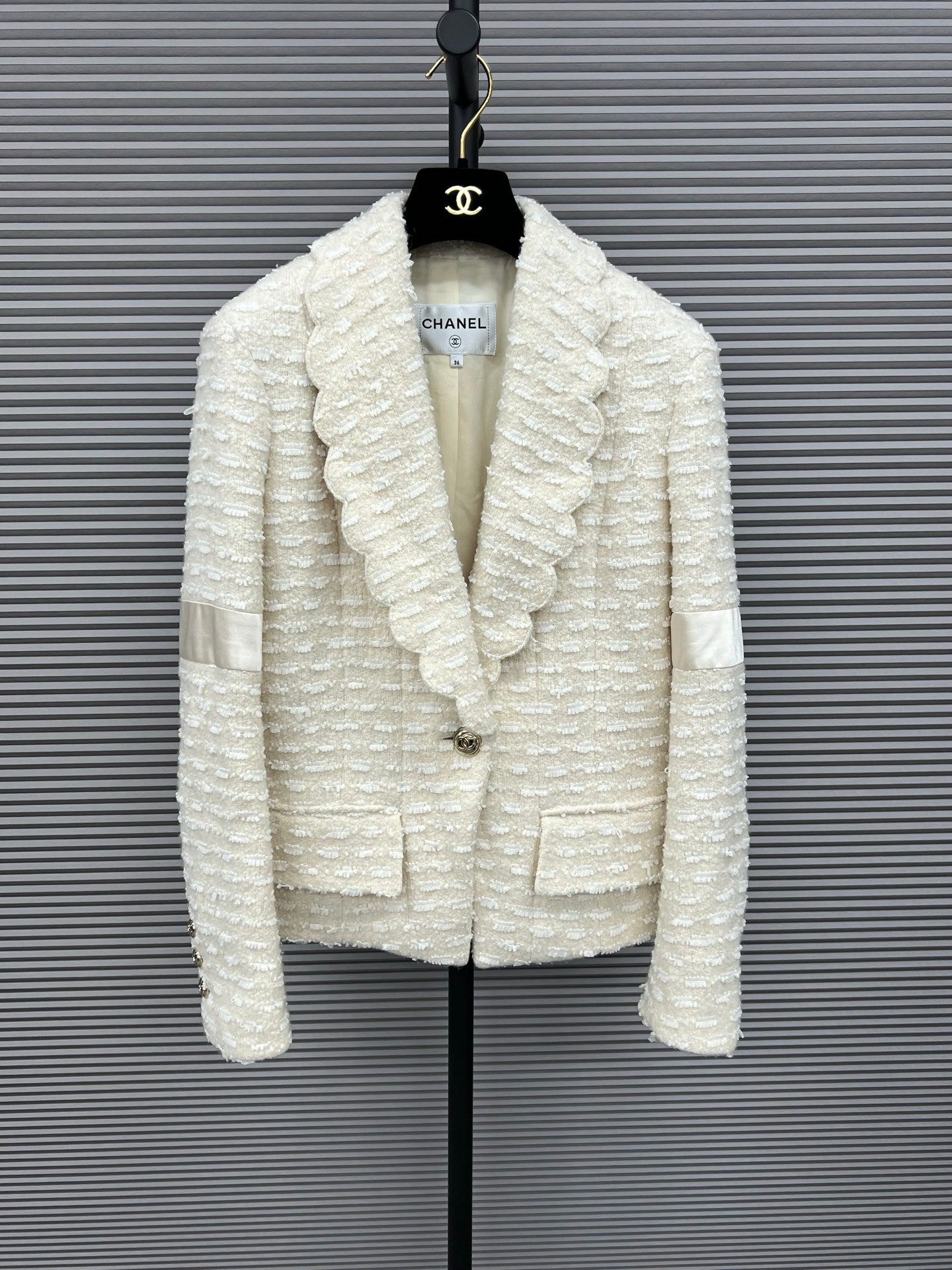 CHANEL 2020K CREAM TWEED JACKET FT102391