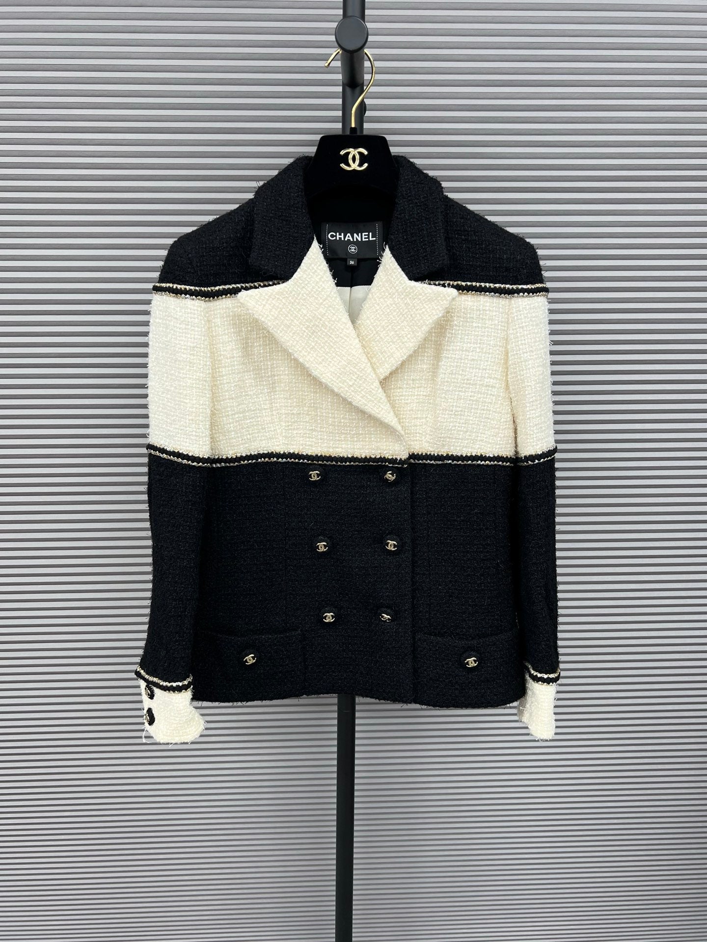 CHANEL BLACK WHITE JACKET FT102386