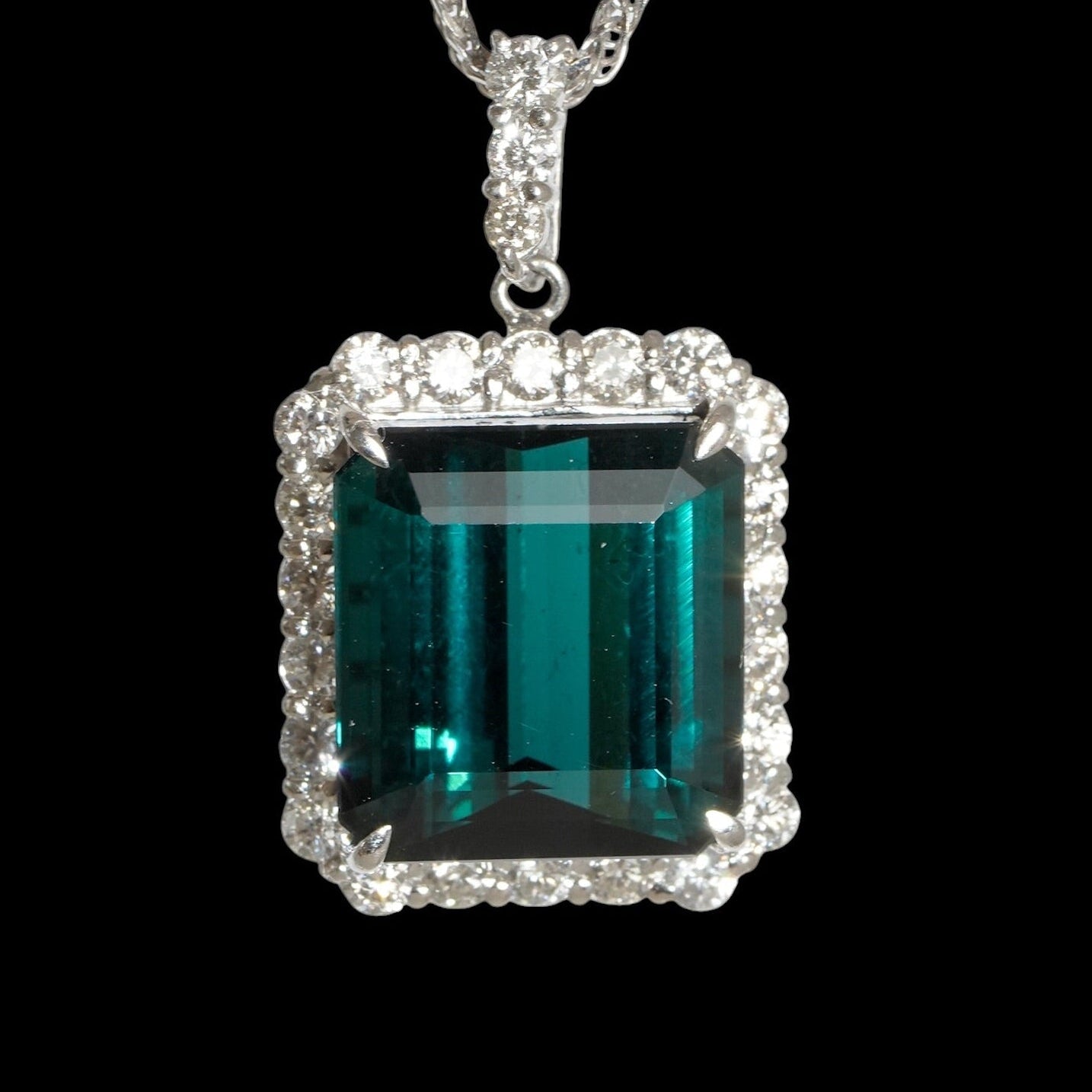 8.91ct Green Tourmaline & 0.75ct White Diamond Pendant Necklace set in Platinum