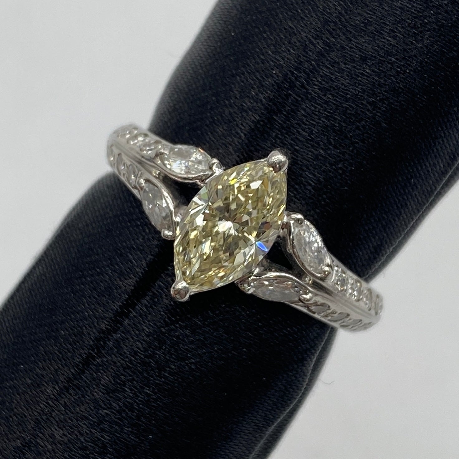 Pt900 Diamond Ring D1.064 US6.25 58748