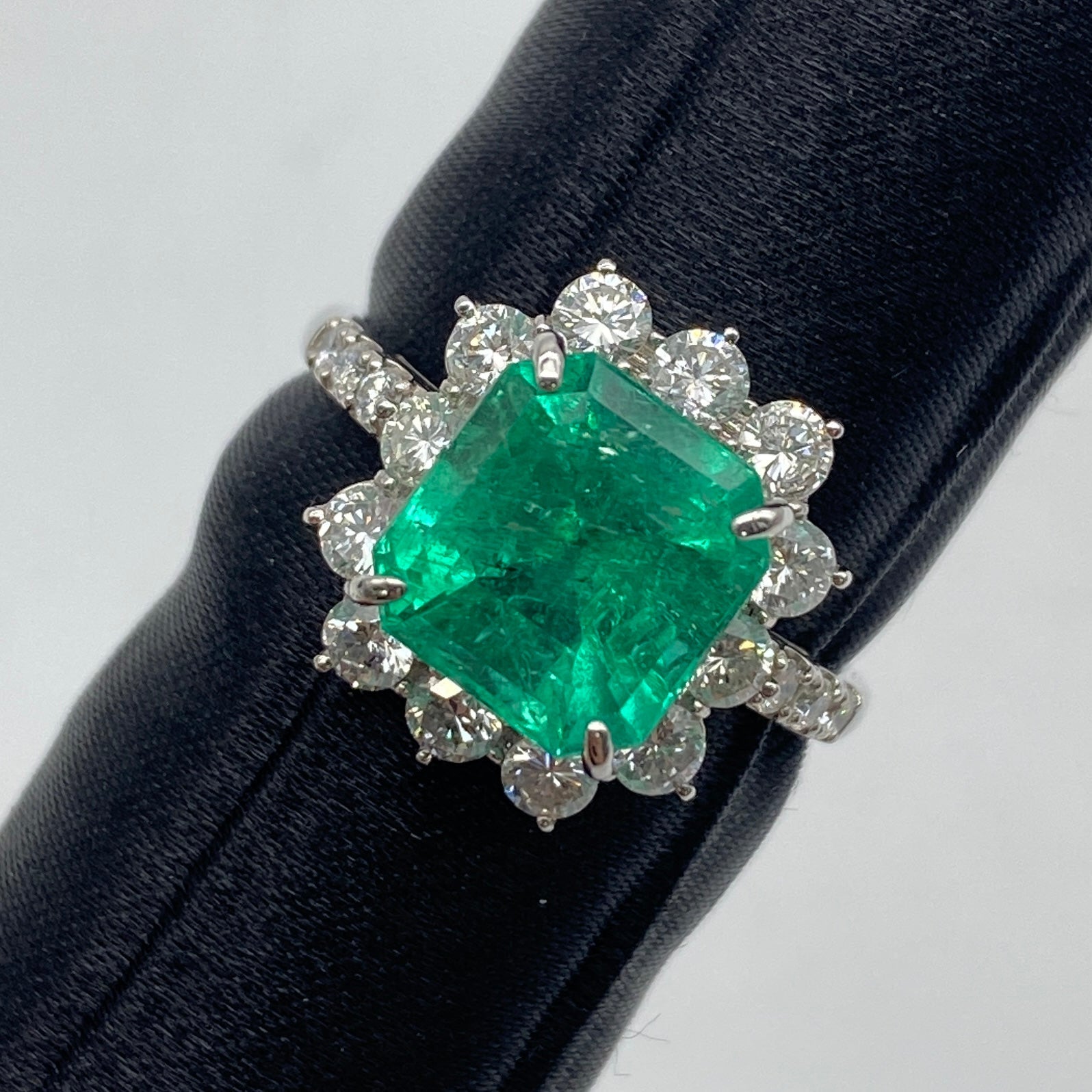 Pt900 Emerald Ring E3.49 GRJSorting US6.5 57996