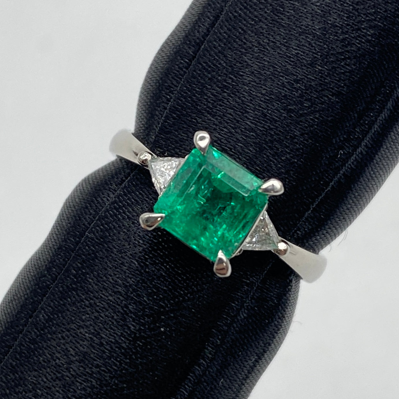 Pt900 Emerald Ring E1.27 GRJSorting US4.5 58794