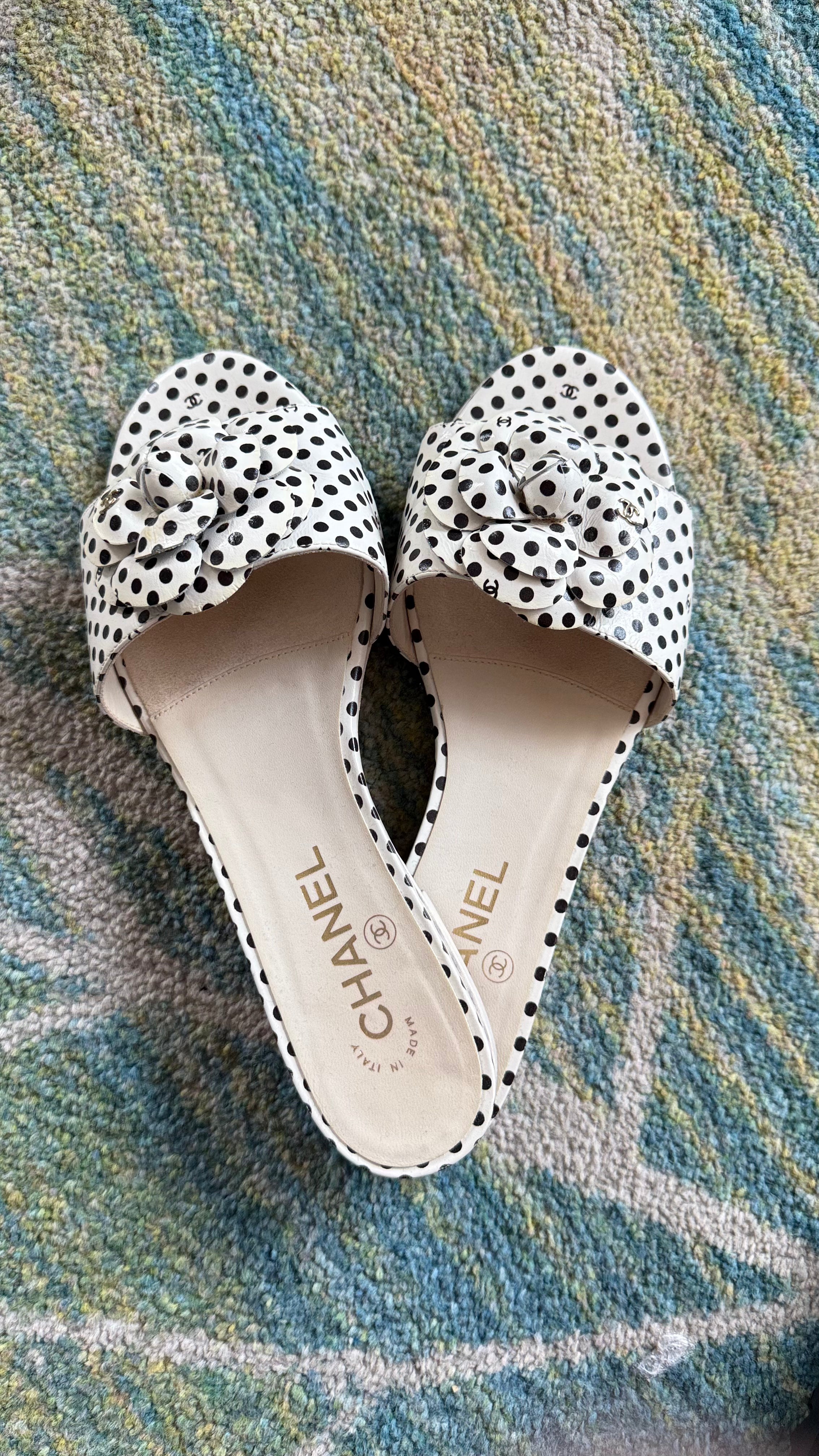 Chanel Camelia Slides White / Black Dot Size 38C SKC2202