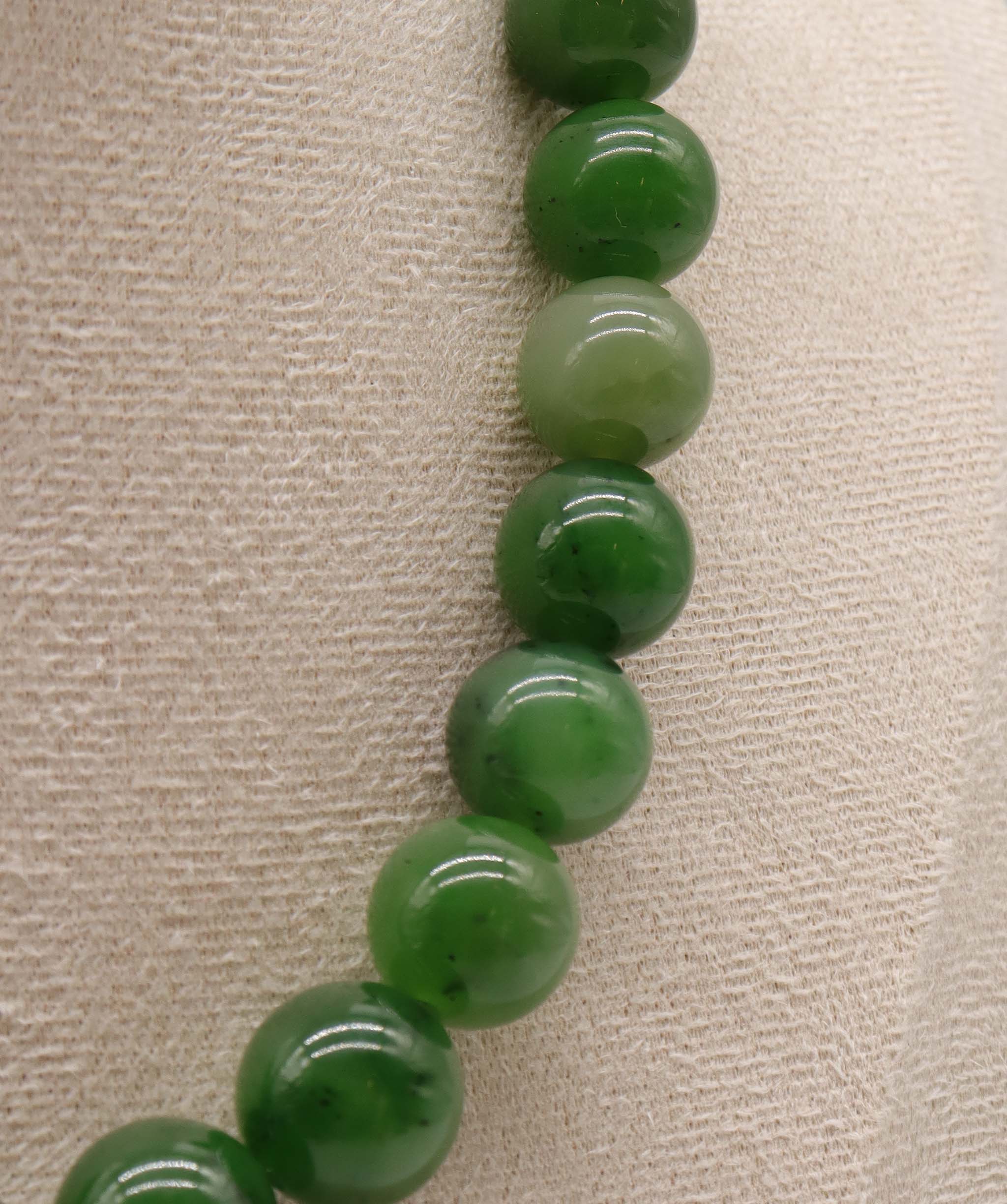 490ct Natural Siberian Jade Necklace D12.4mm-14.2mm DXBCS2223