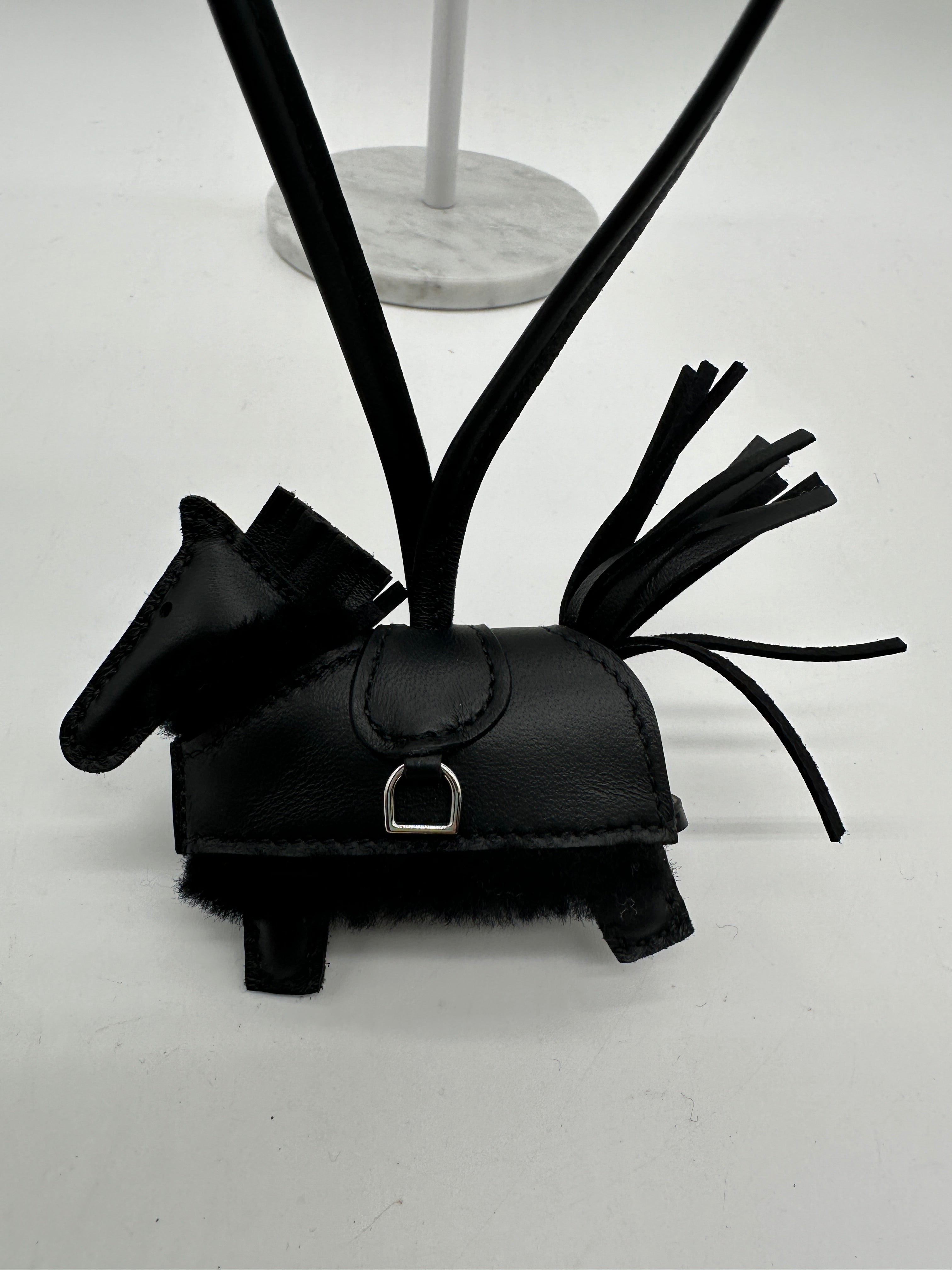 Rodeo Robeo Plush PM charm Noir