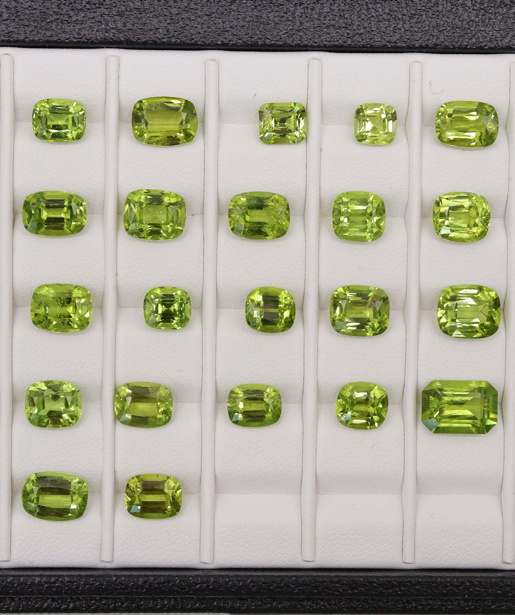 Peridot Cushion/Ascher DXBCD2132
