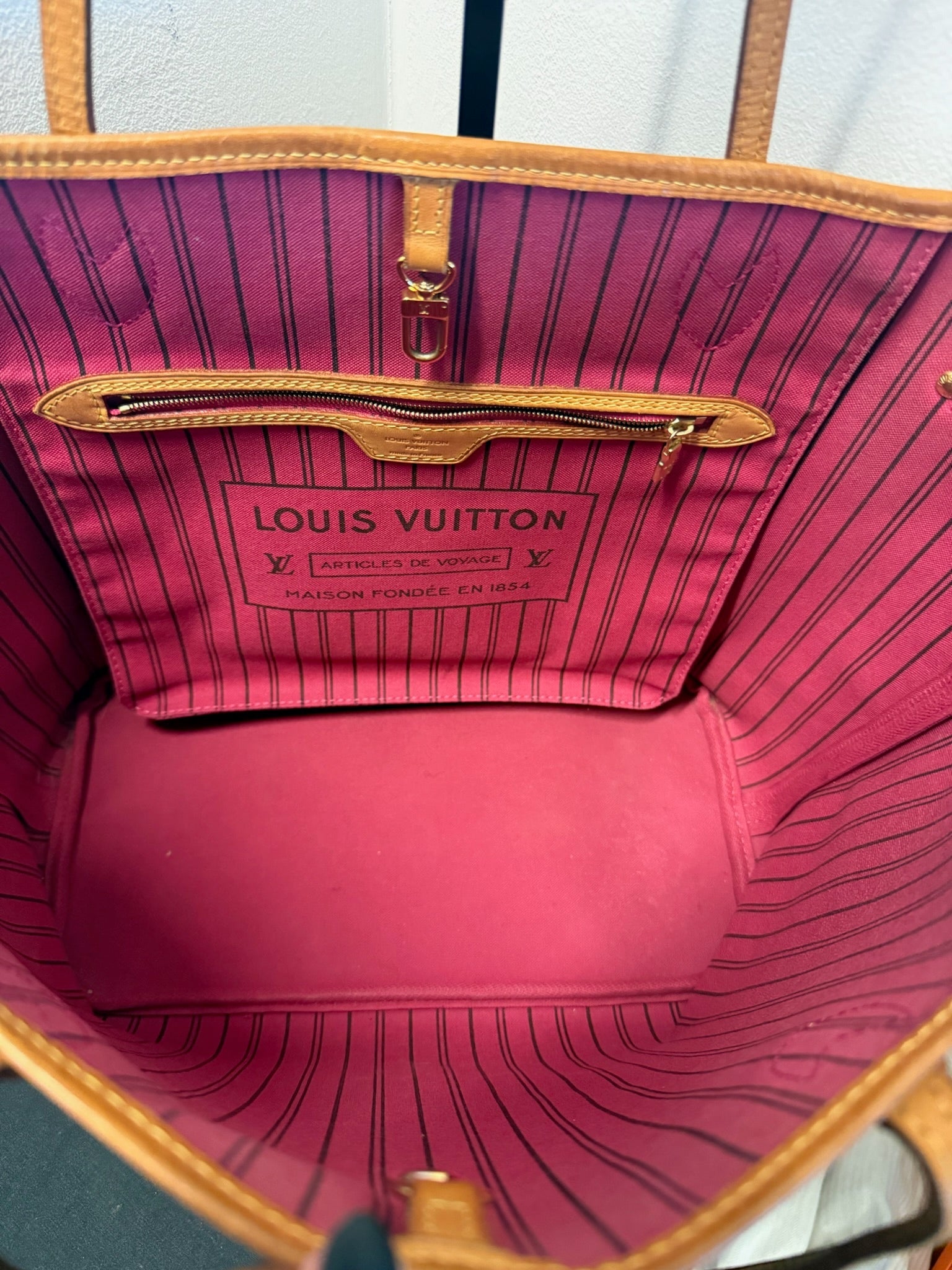 Louis Vuitton Neverfull MM Monogram Fuchsia