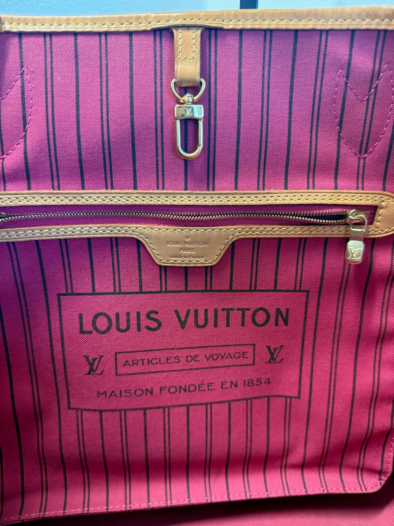 Louis Vuitton Neverfull MM Monogram Fuchsia