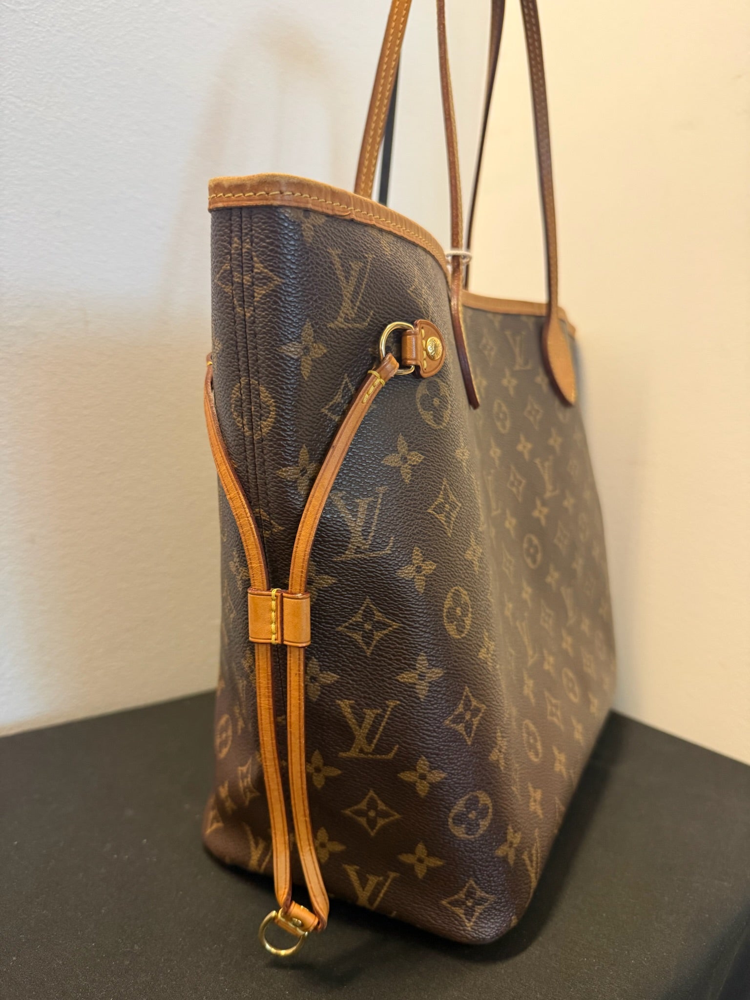 Louis Vuitton Neverfull MM Monogram Fuchsia