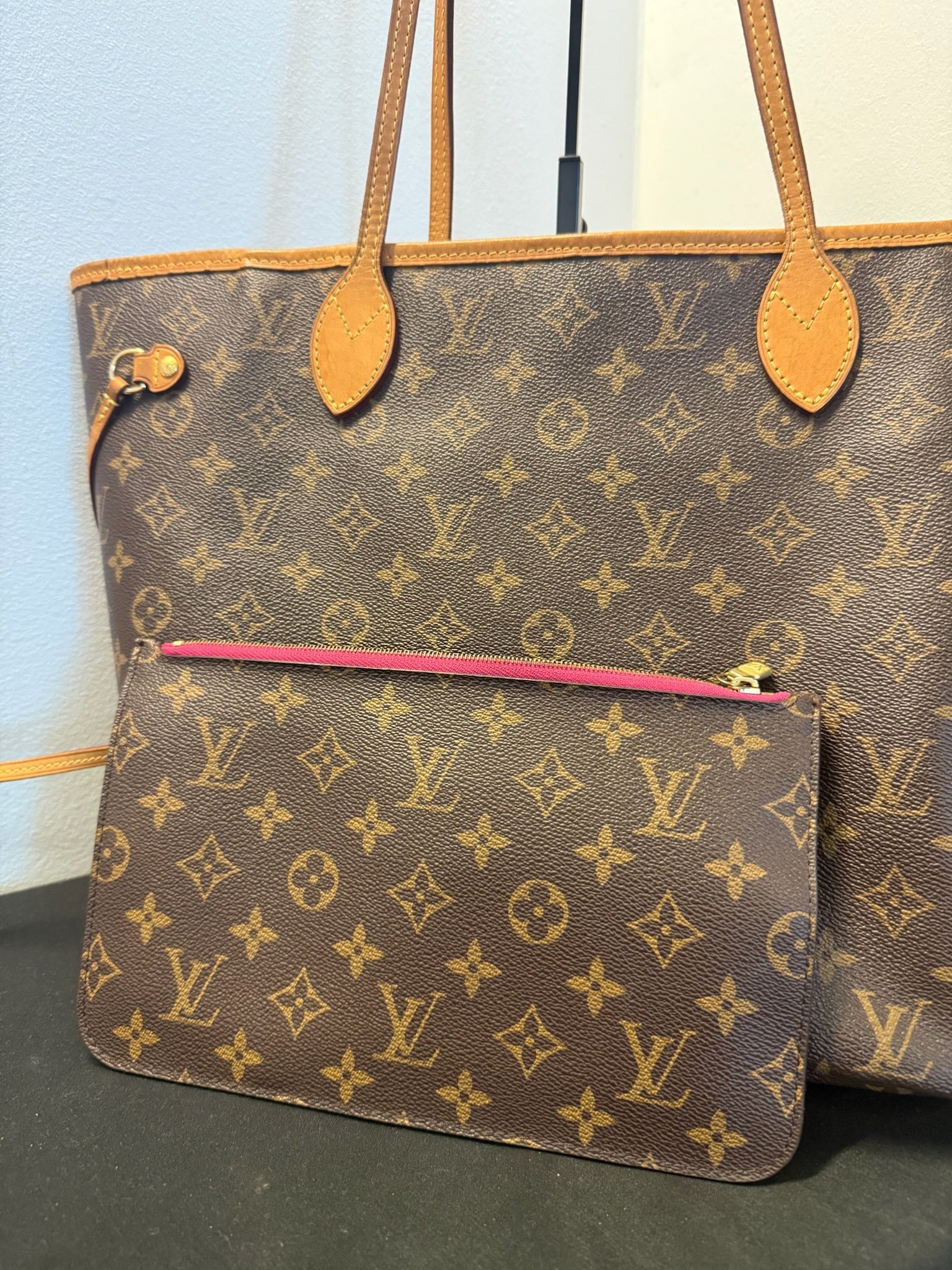 Louis Vuitton Neverfull MM Monogram Fuchsia