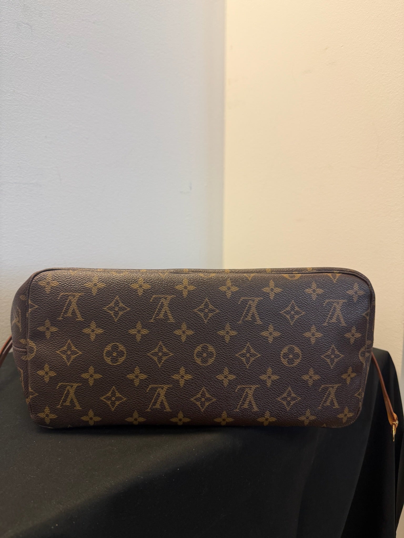 Louis Vuitton Neverfull MM Monogram Fuchsia