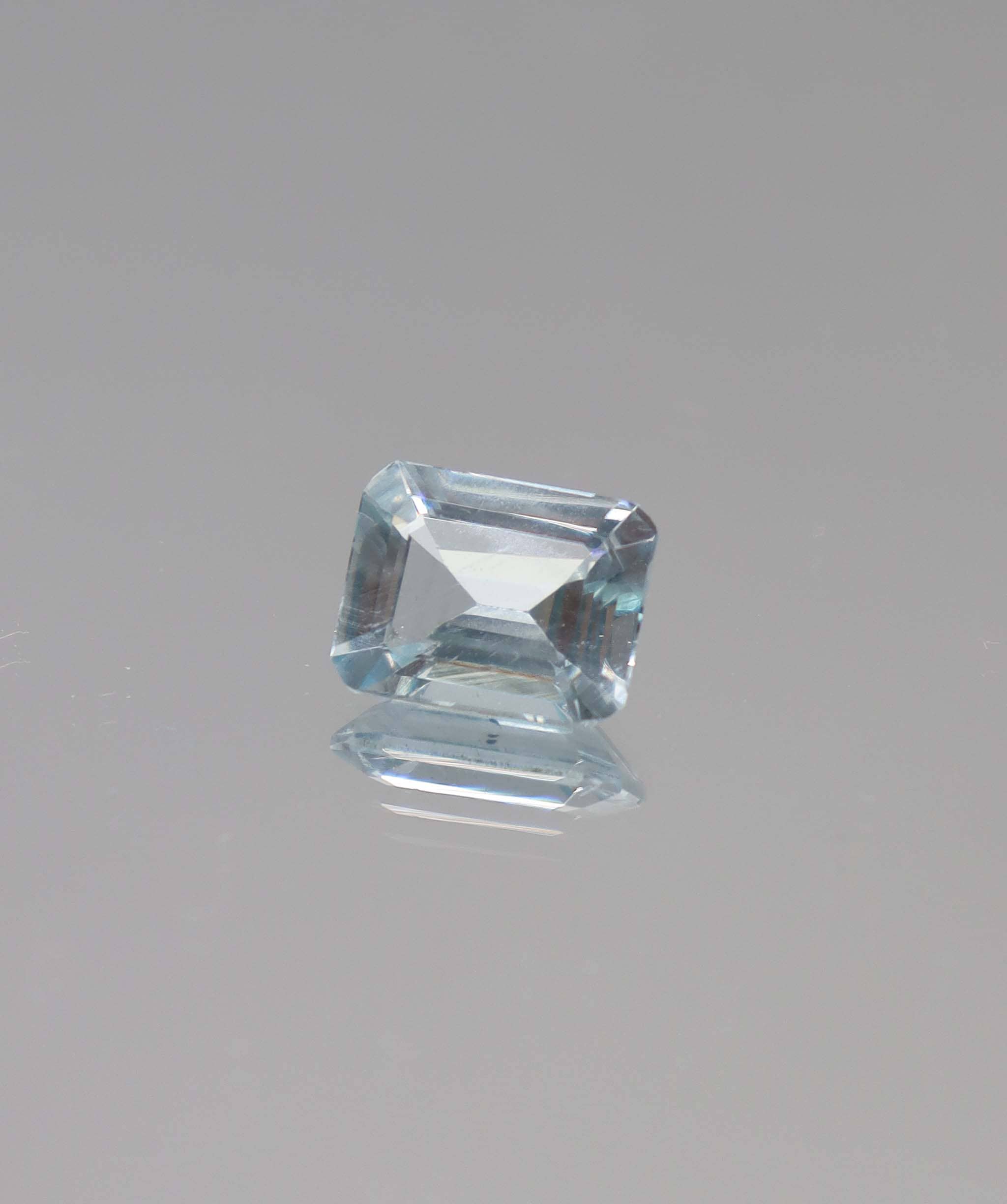 2.76ct Aquamarine Emerald cut DXBCS4464
