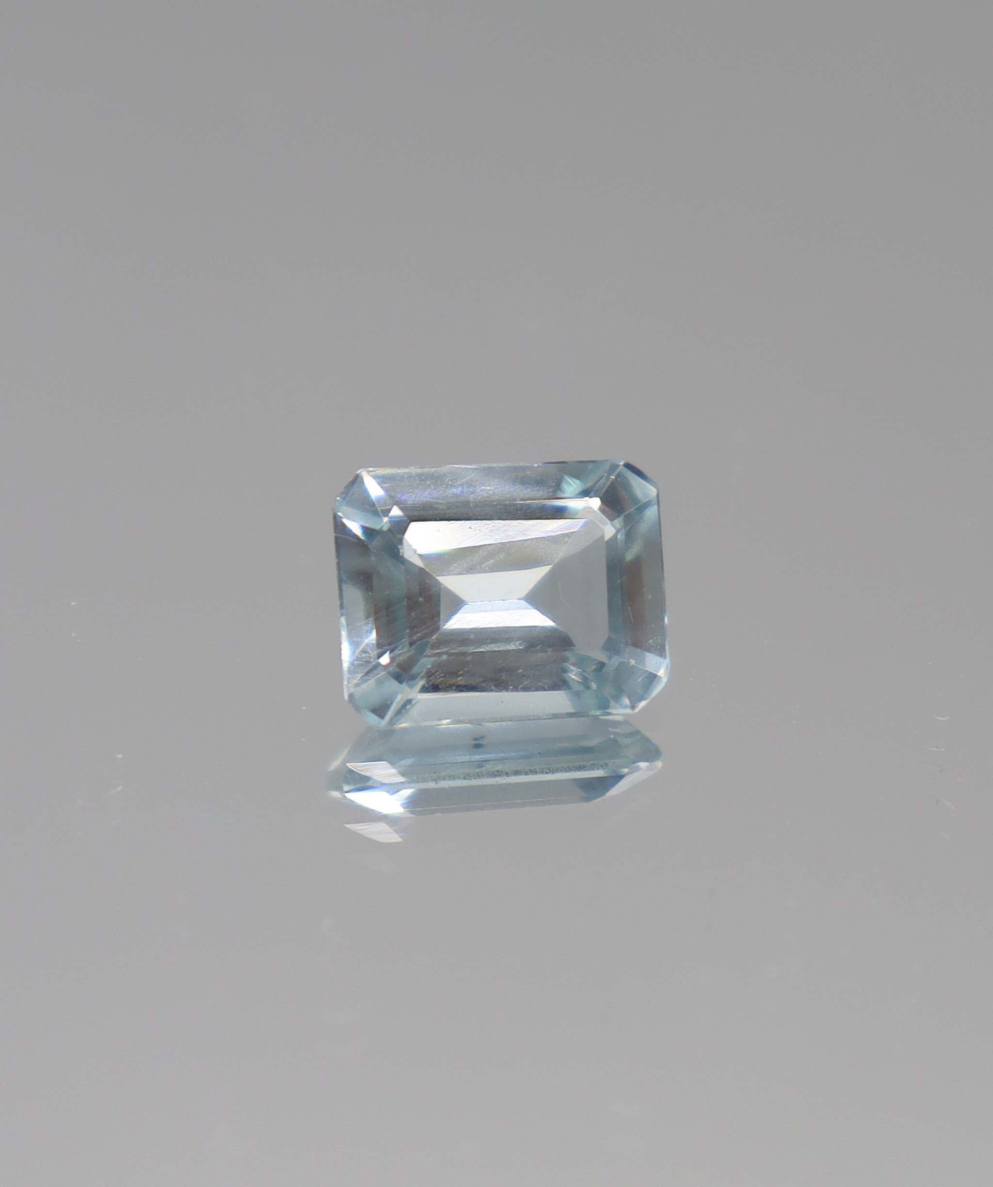 2.76ct Aquamarine Emerald cut DXBCS4464