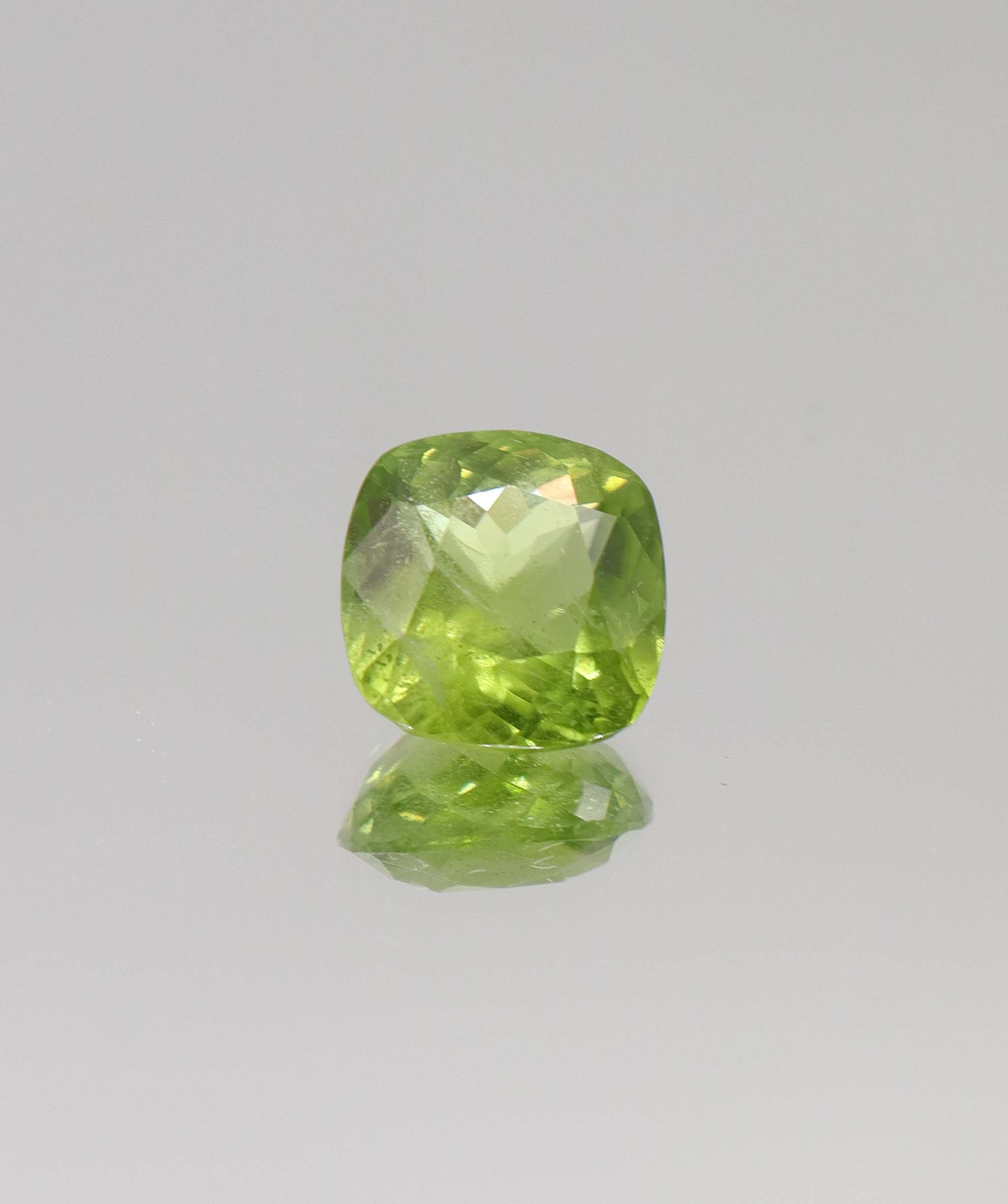 7.5ct Peridot Cushion DXBCD2172