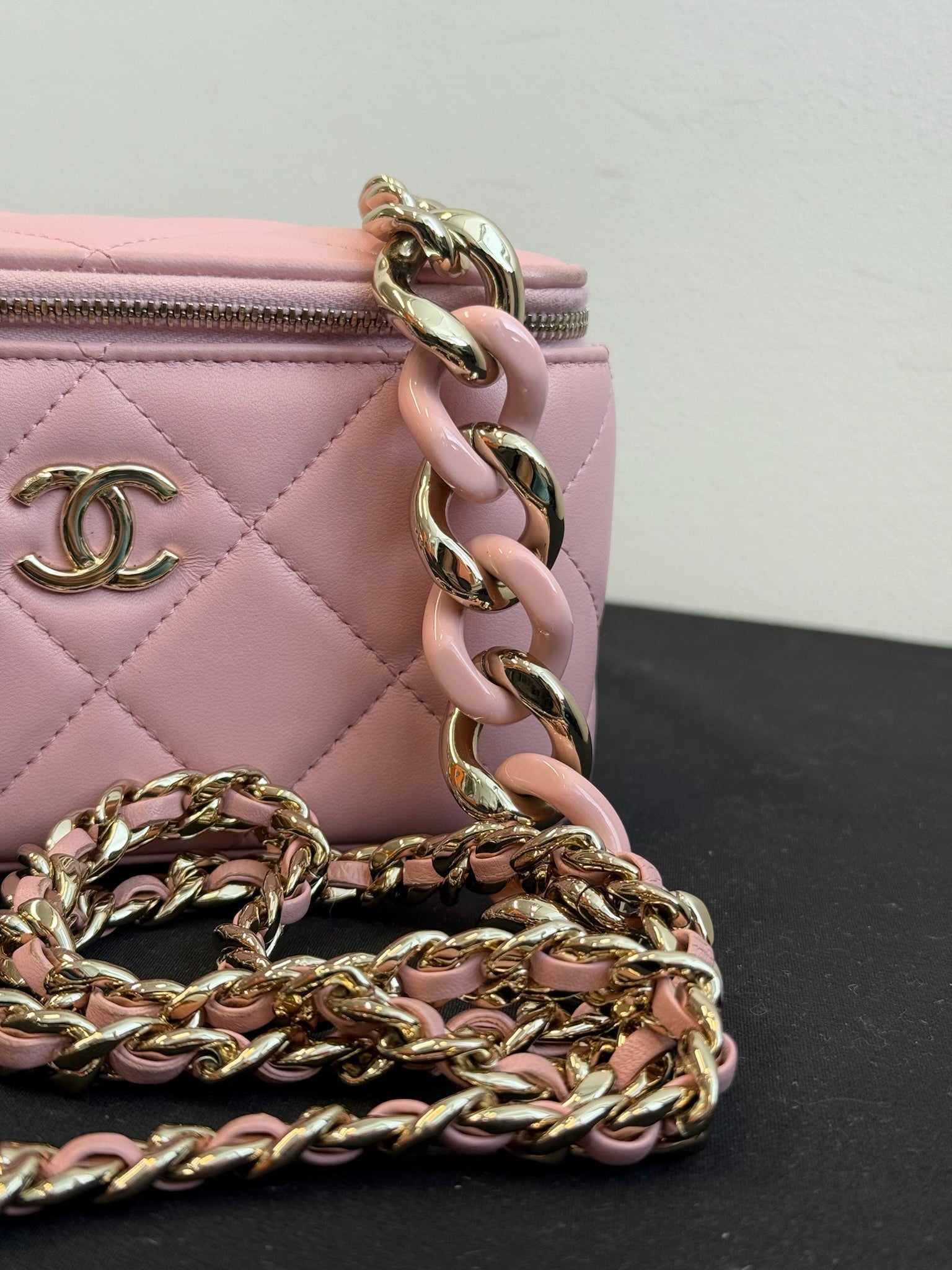 Chanel Vanity With Chain - Pink