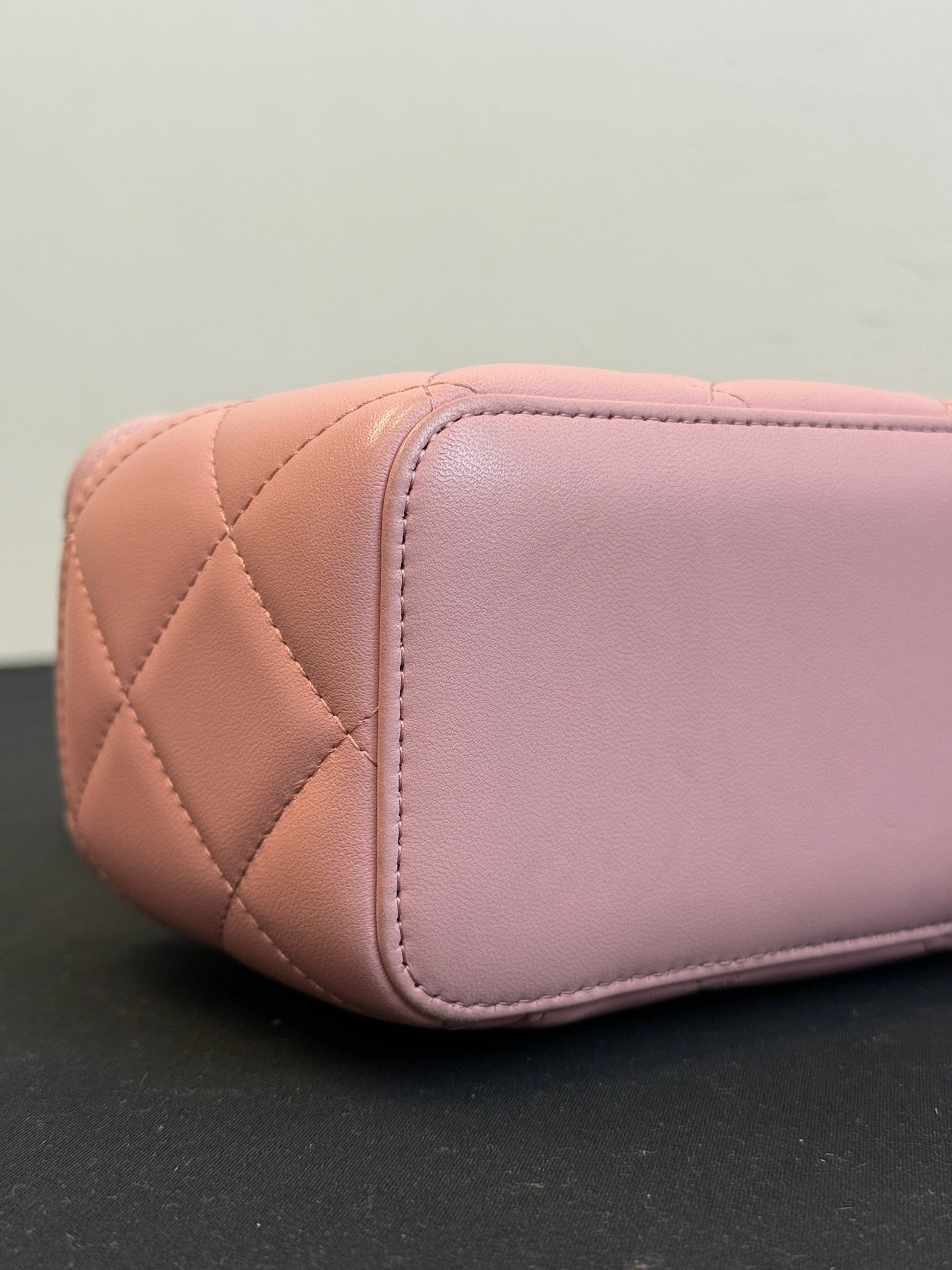Chanel Vanity With Chain - Pink