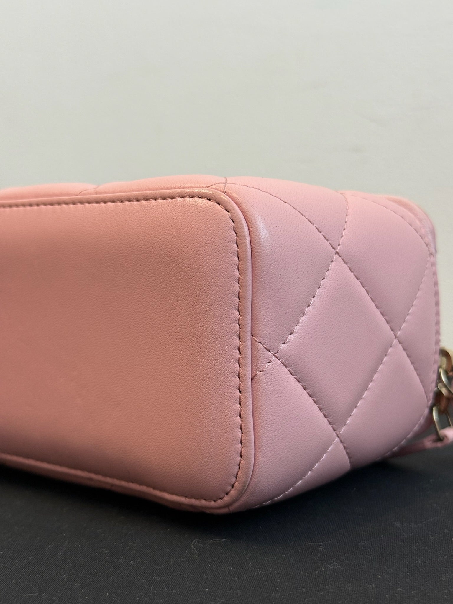Chanel Vanity With Chain - Pink