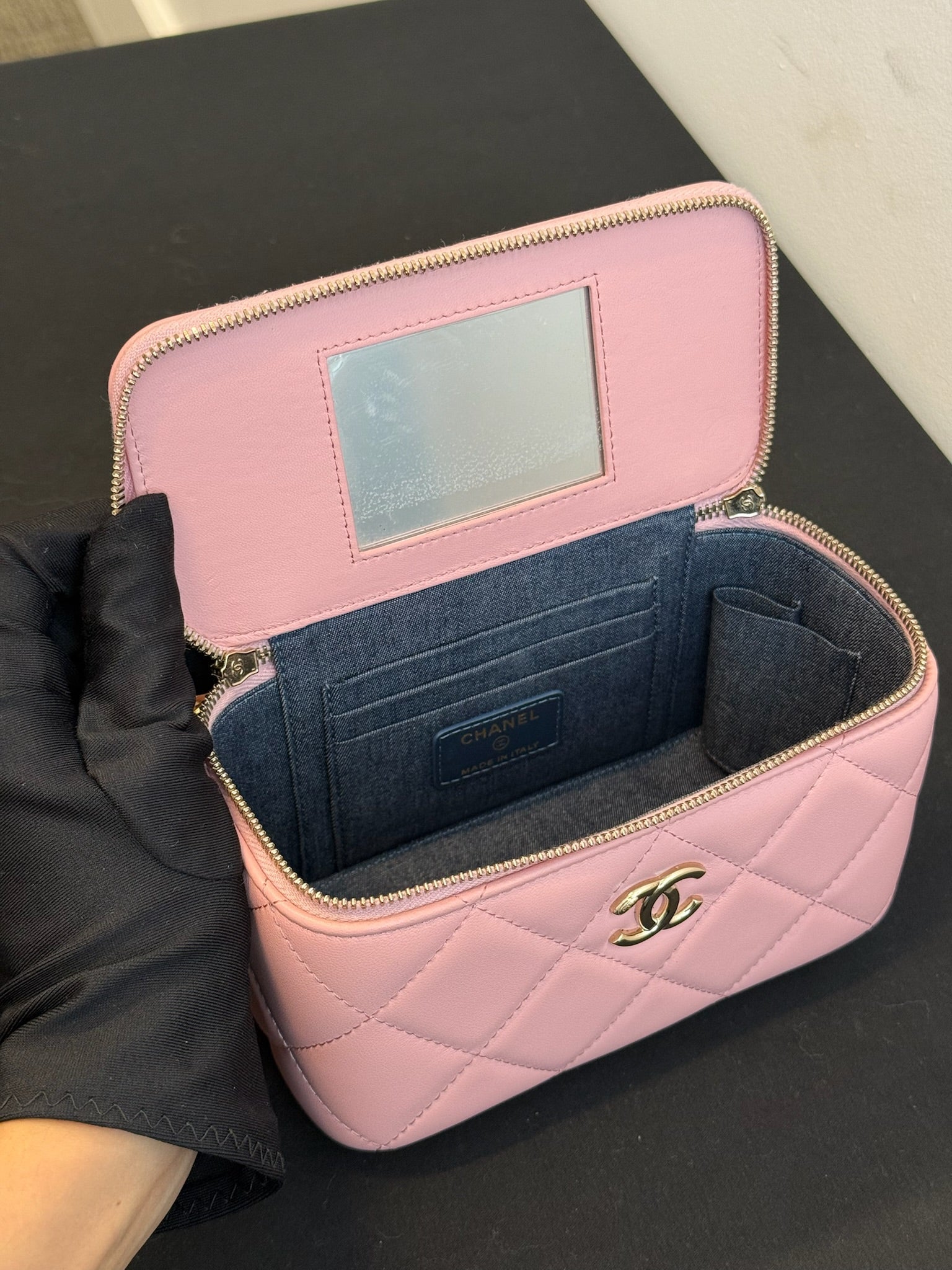 Chanel Vanity With Chain - Pink