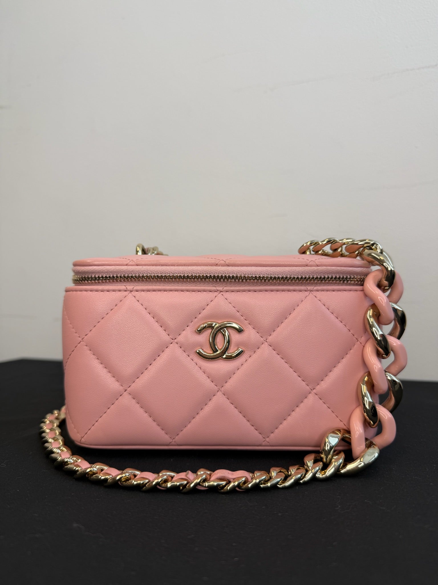 Chanel Vanity With Chain - Pink