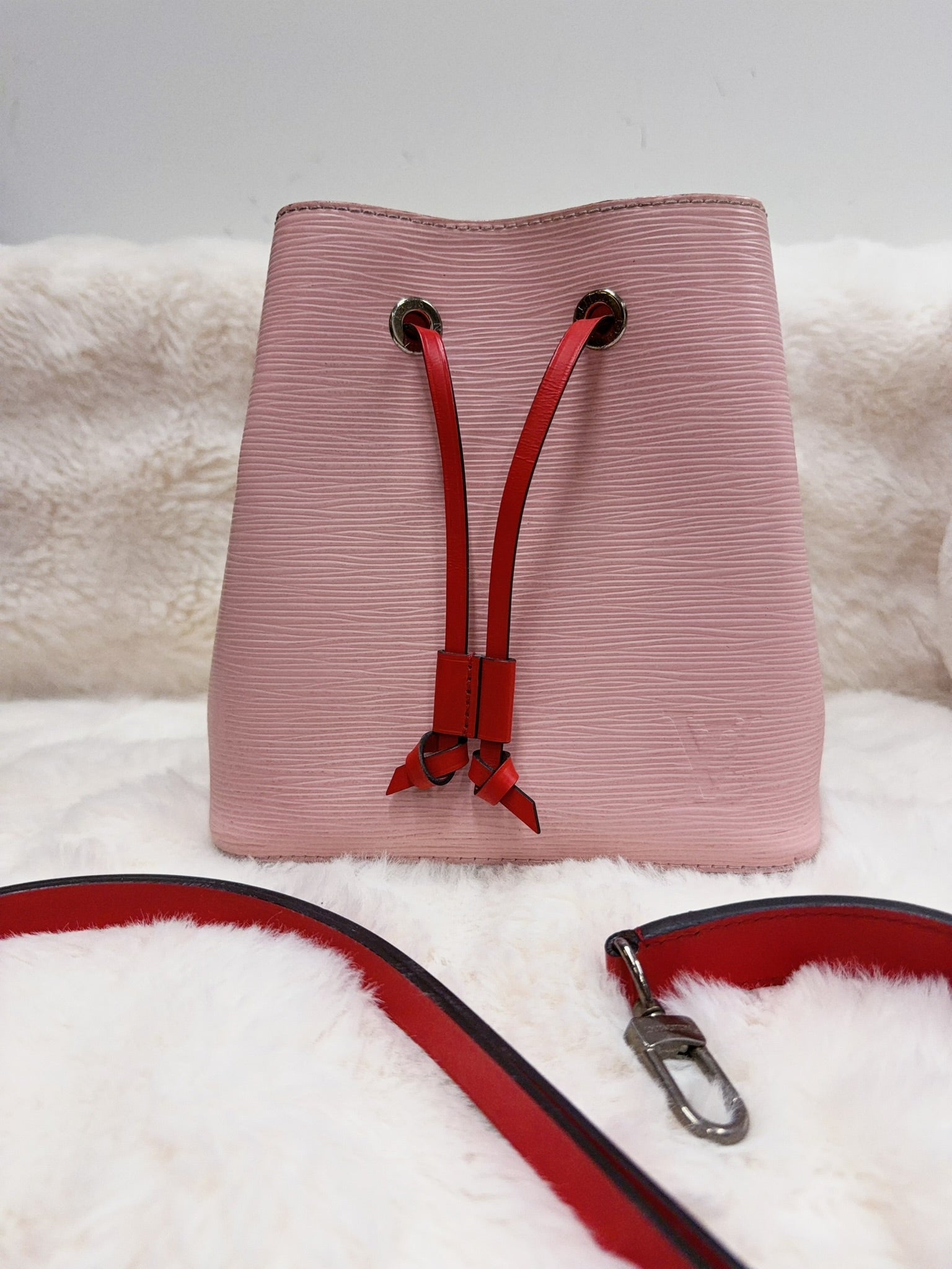 Louis Vuitton Epi Leather Bucket Bag – Pink
