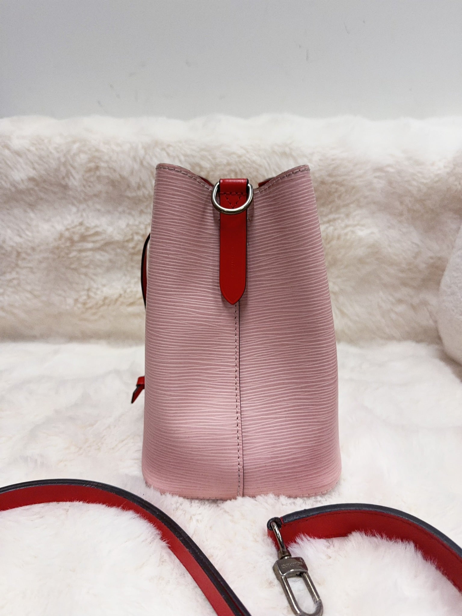 Louis Vuitton Epi Leather Bucket Bag – Pink