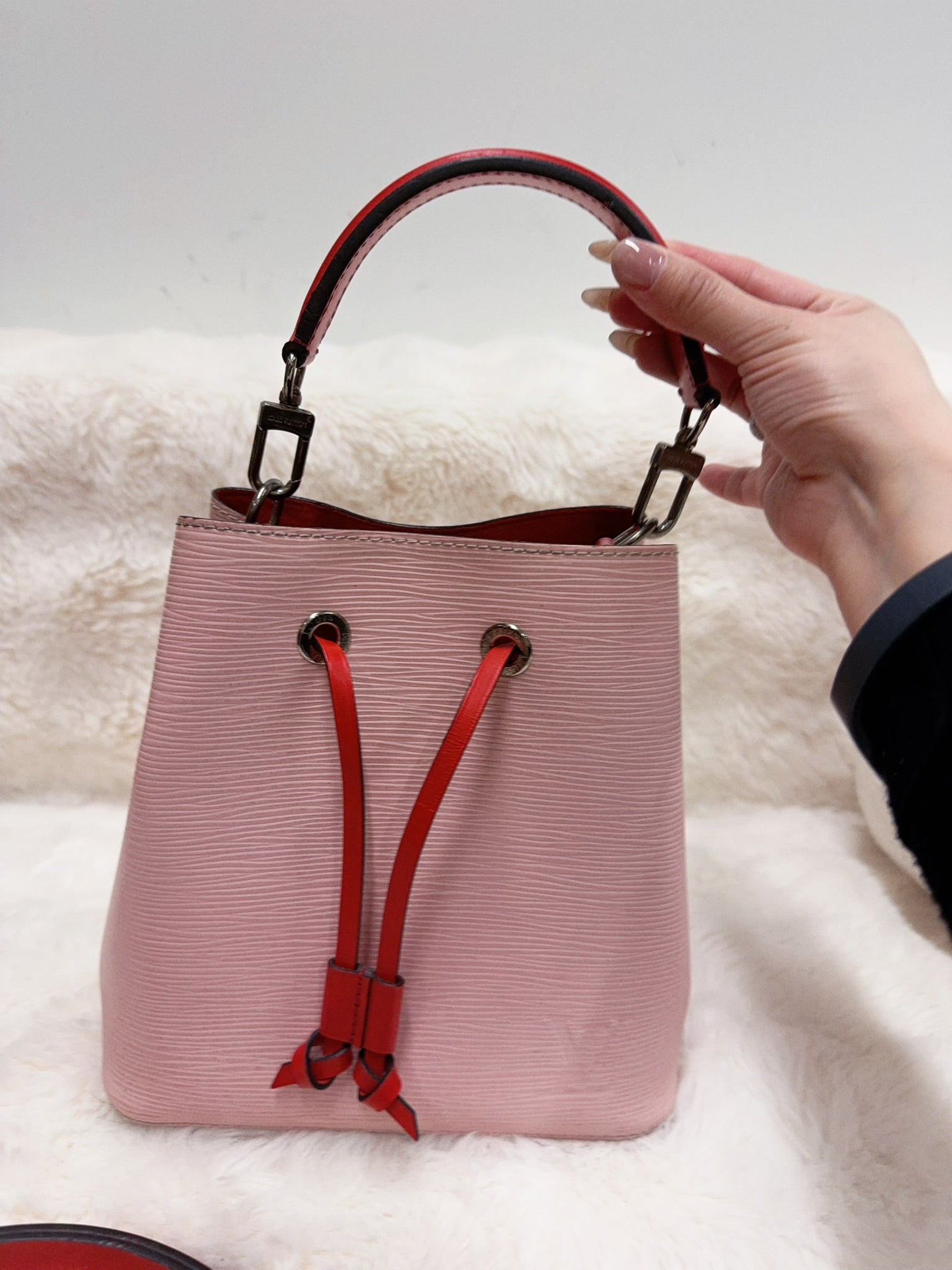 Louis Vuitton Epi Leather Bucket Bag – Pink