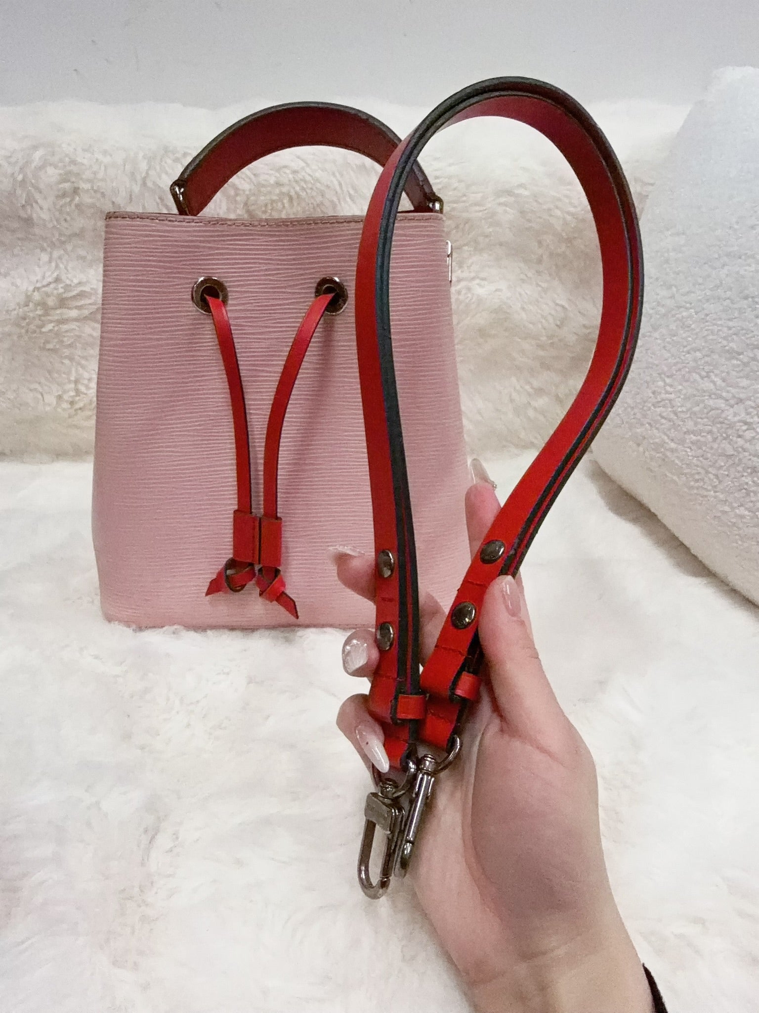 Louis Vuitton Epi Leather Bucket Bag – Pink