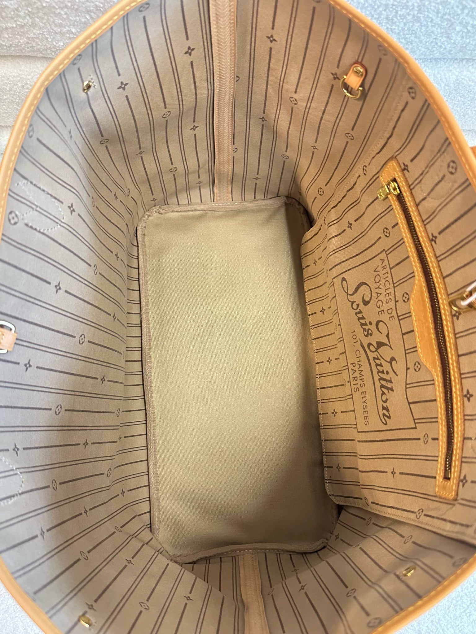 Louis Vuitton Neverfull GM Monogram Tote Bag