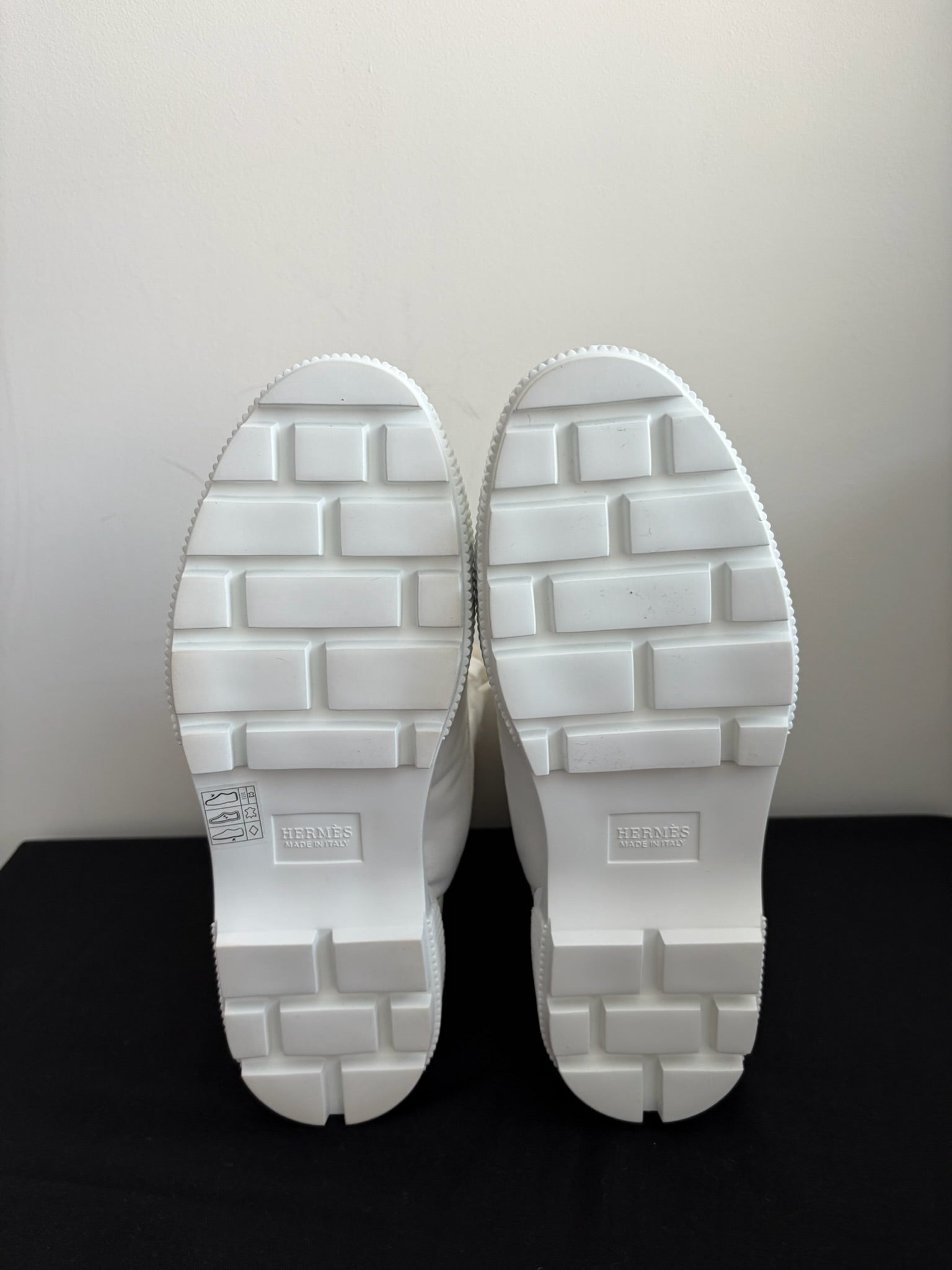 EU38.5-Hermès White Lace-Up Ankle Boots
