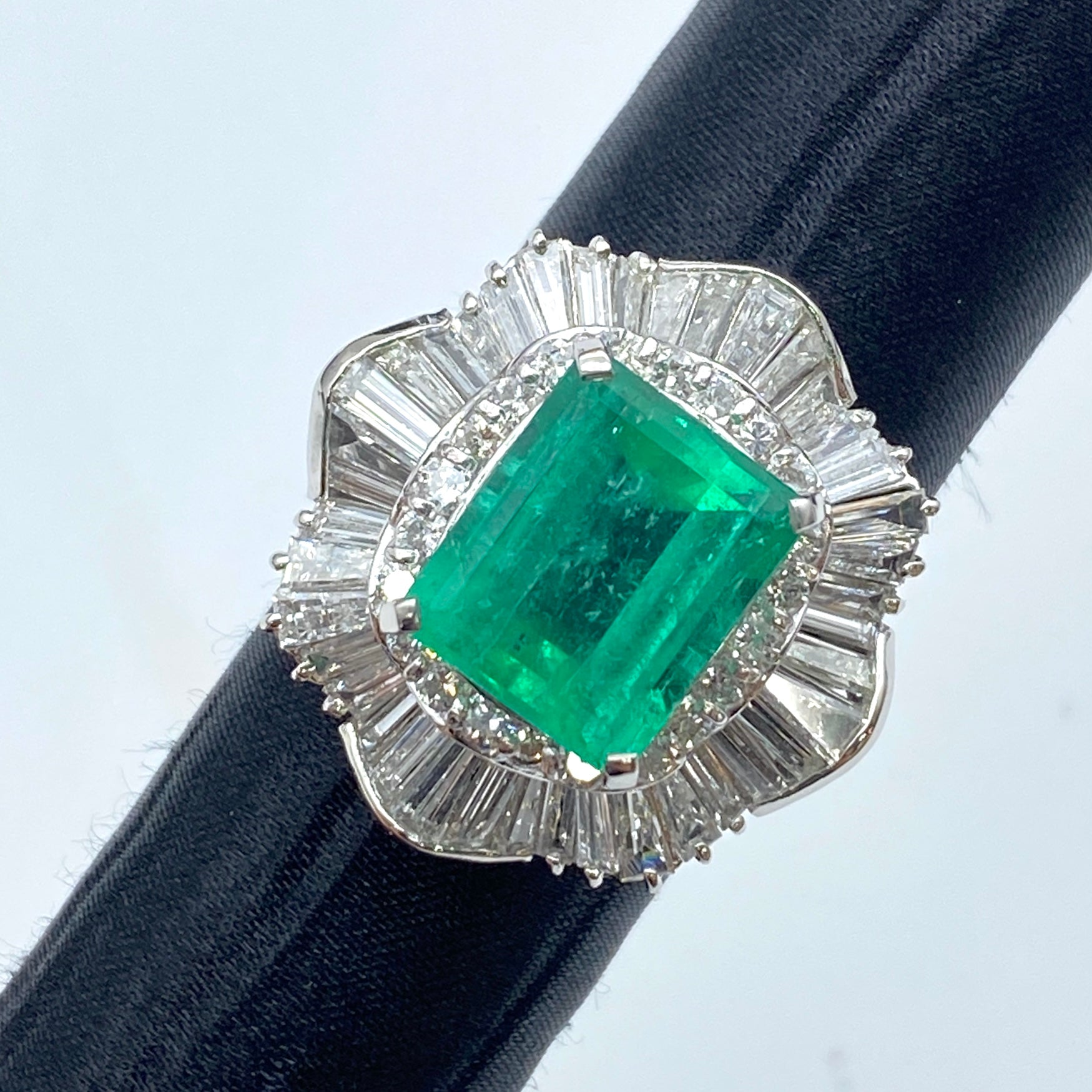 Pt900 Emerald Ring E5.35 D3.21 US7 58277