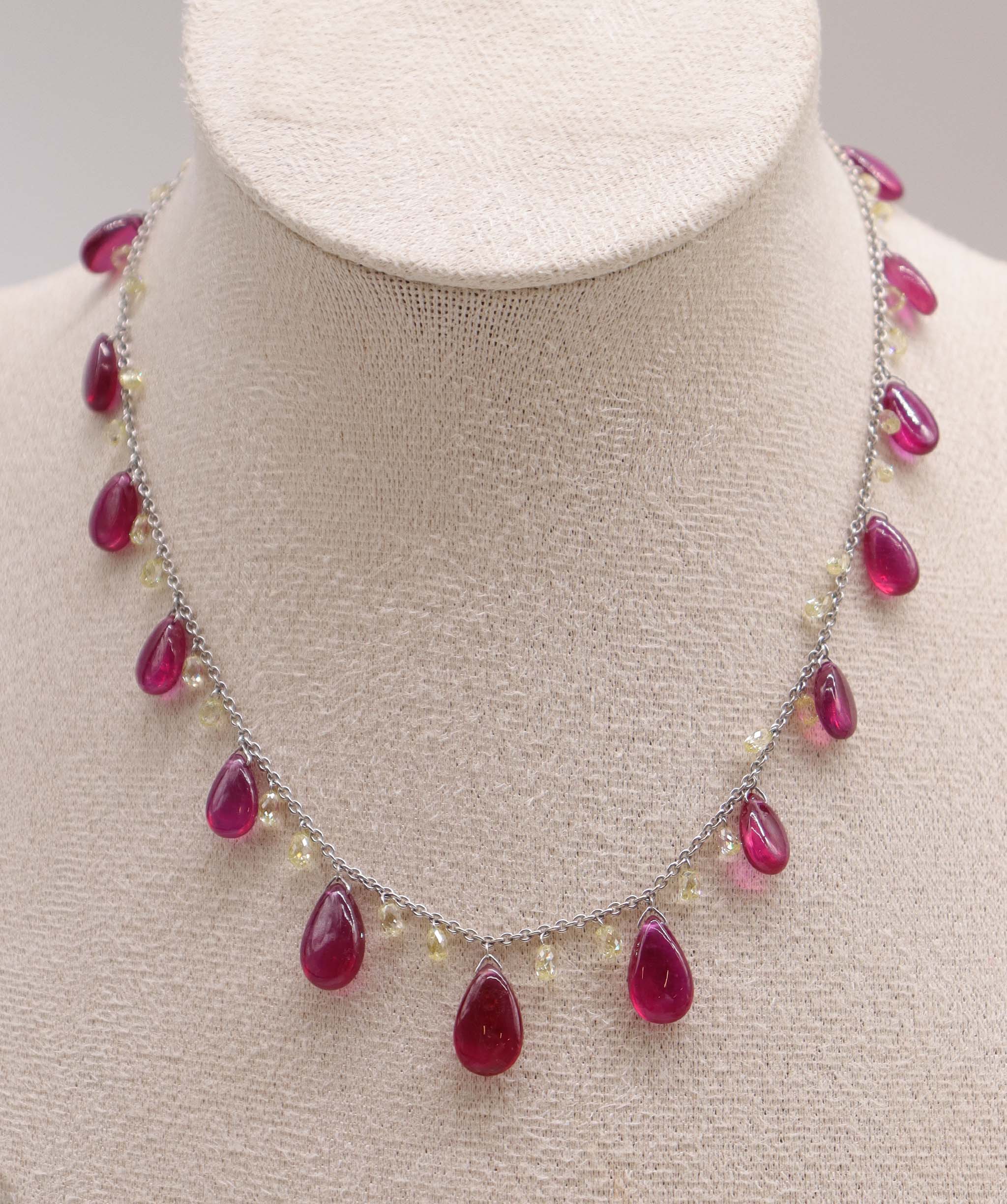 PENDENT GOLD WT 5.29 DIA WT 5.14 GEM WT 36.44