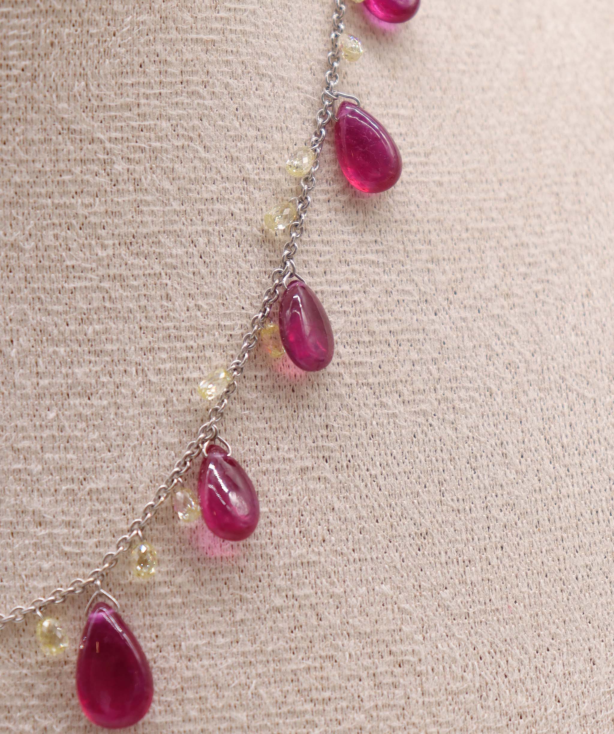 PENDENT GOLD WT 5.29 DIA WT 5.14 GEM WT 36.44