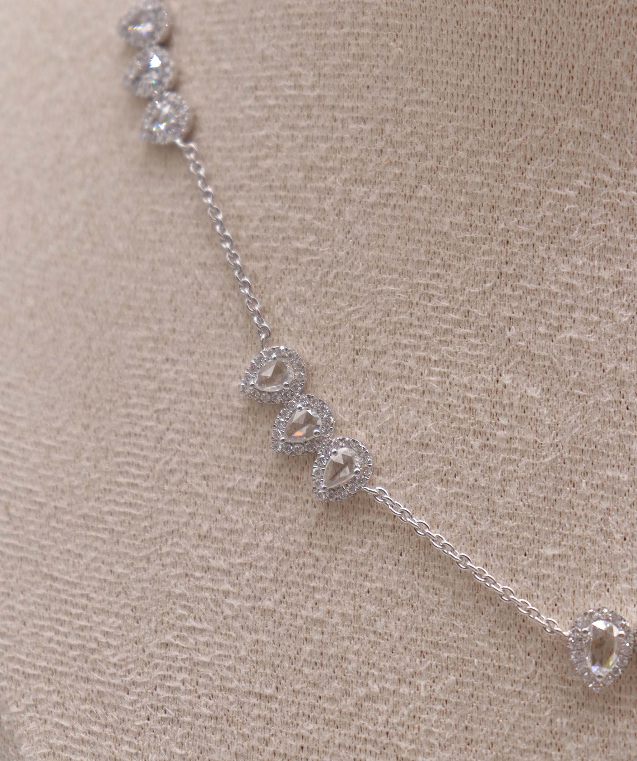 PENDENT GOLD WT 8.12 DIA WT 2.83